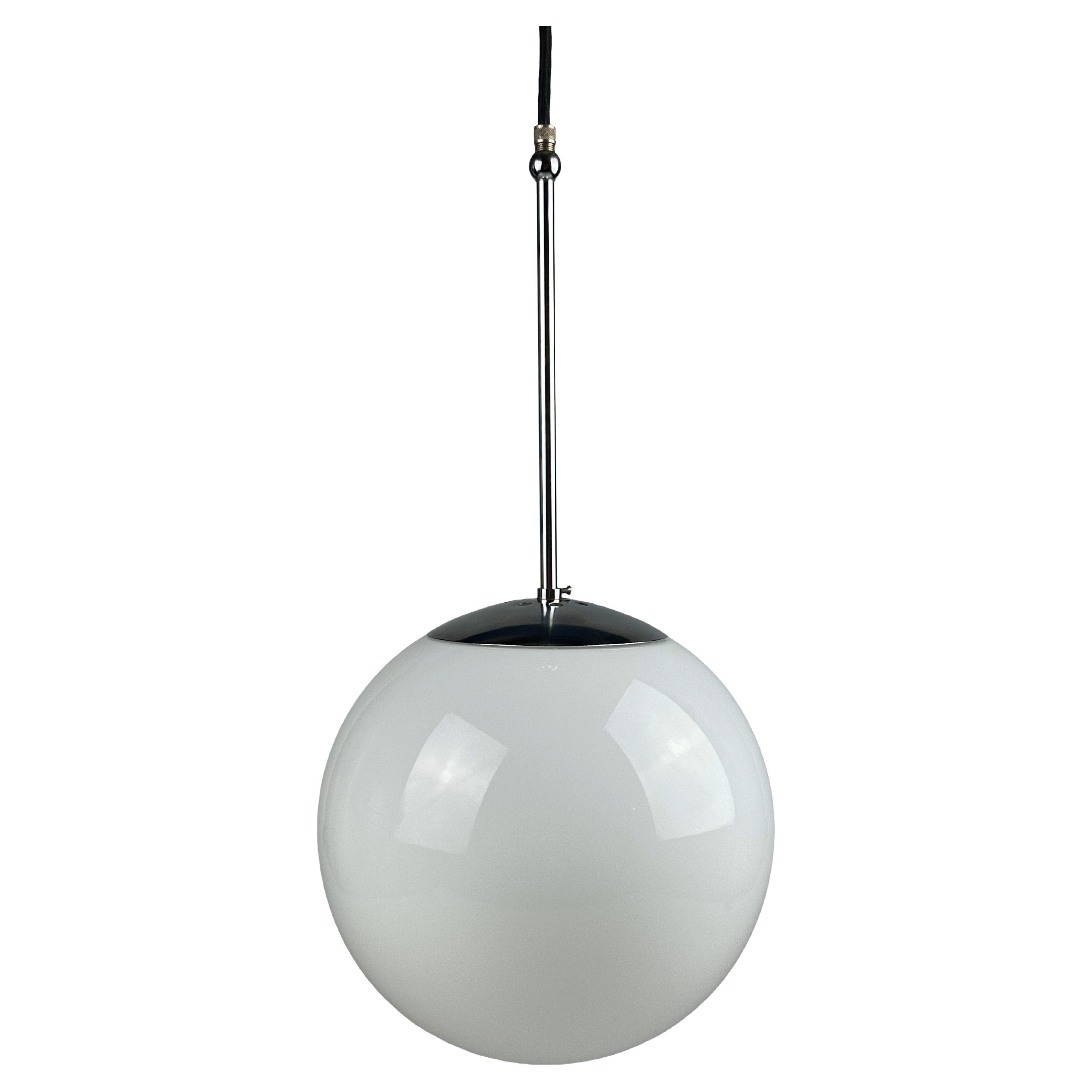 Lampada a sospensione Globe degli anni '60 e '70, lampada da soffitto in vetro, design A Space Age