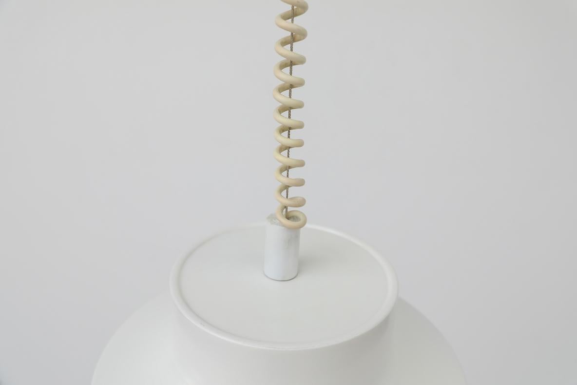 Lampada a sospensione ad altezza regolabile Mod White Enameled degli anni '60, ispirata a Anders Pehrson in vendita 4