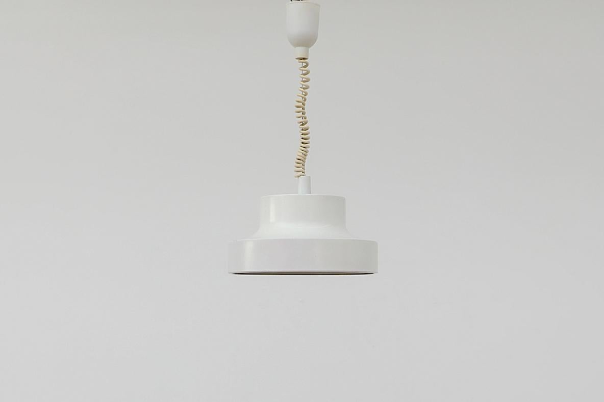 Lampada a sospensione ad altezza regolabile Mod White Enameled degli anni '60, ispirata a Anders Pehrson in vendita 7