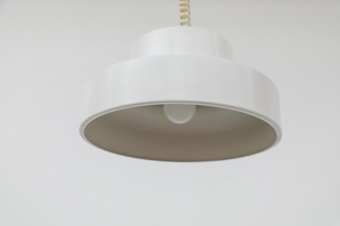 Smaltato Lampada a sospensione ad altezza regolabile Mod White Enameled degli anni '60, ispirata a Anders Pehrson in vendita