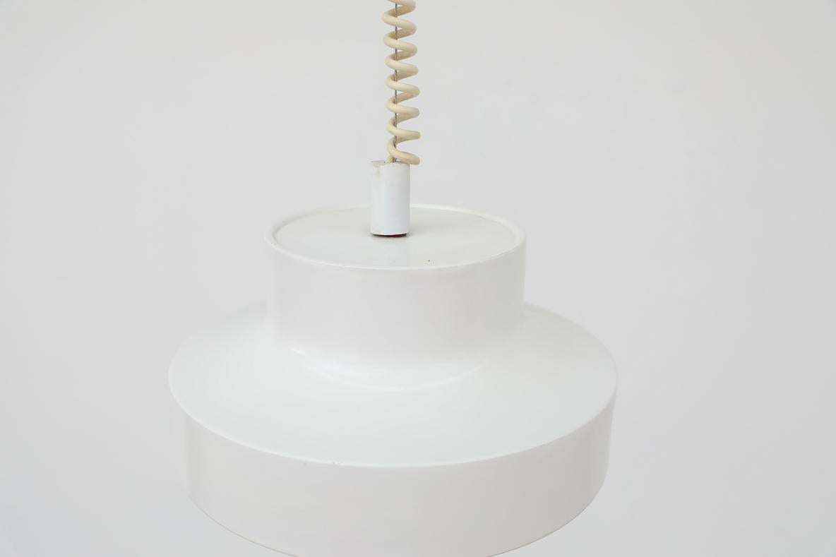 Lampada a sospensione ad altezza regolabile Mod White Enameled degli anni '60, ispirata a Anders Pehrson In condizioni buone in vendita a Los Angeles, CA