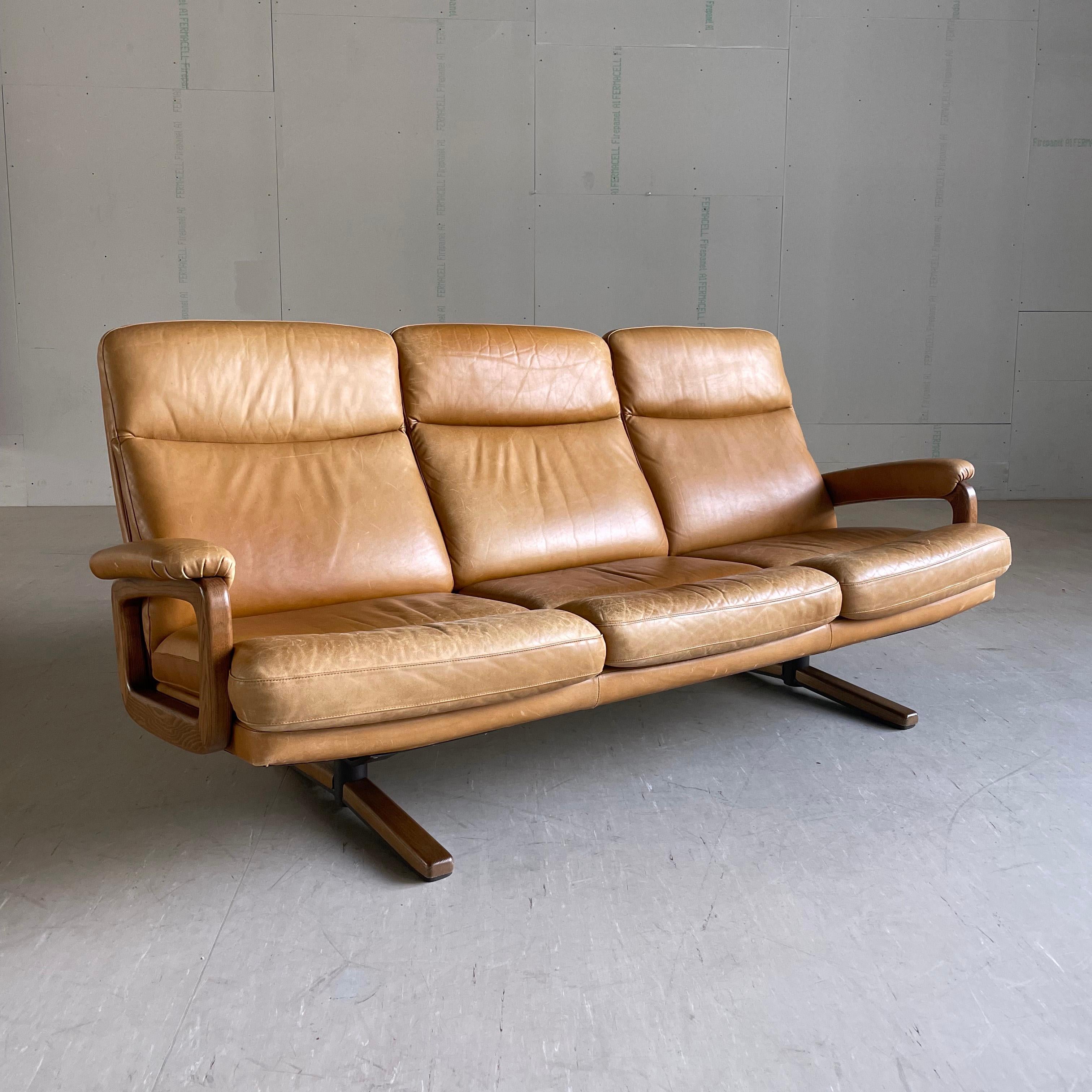 1960's André Vandenbeuck 3 Seater Leather Sofa - Strässle, Switzerland  7