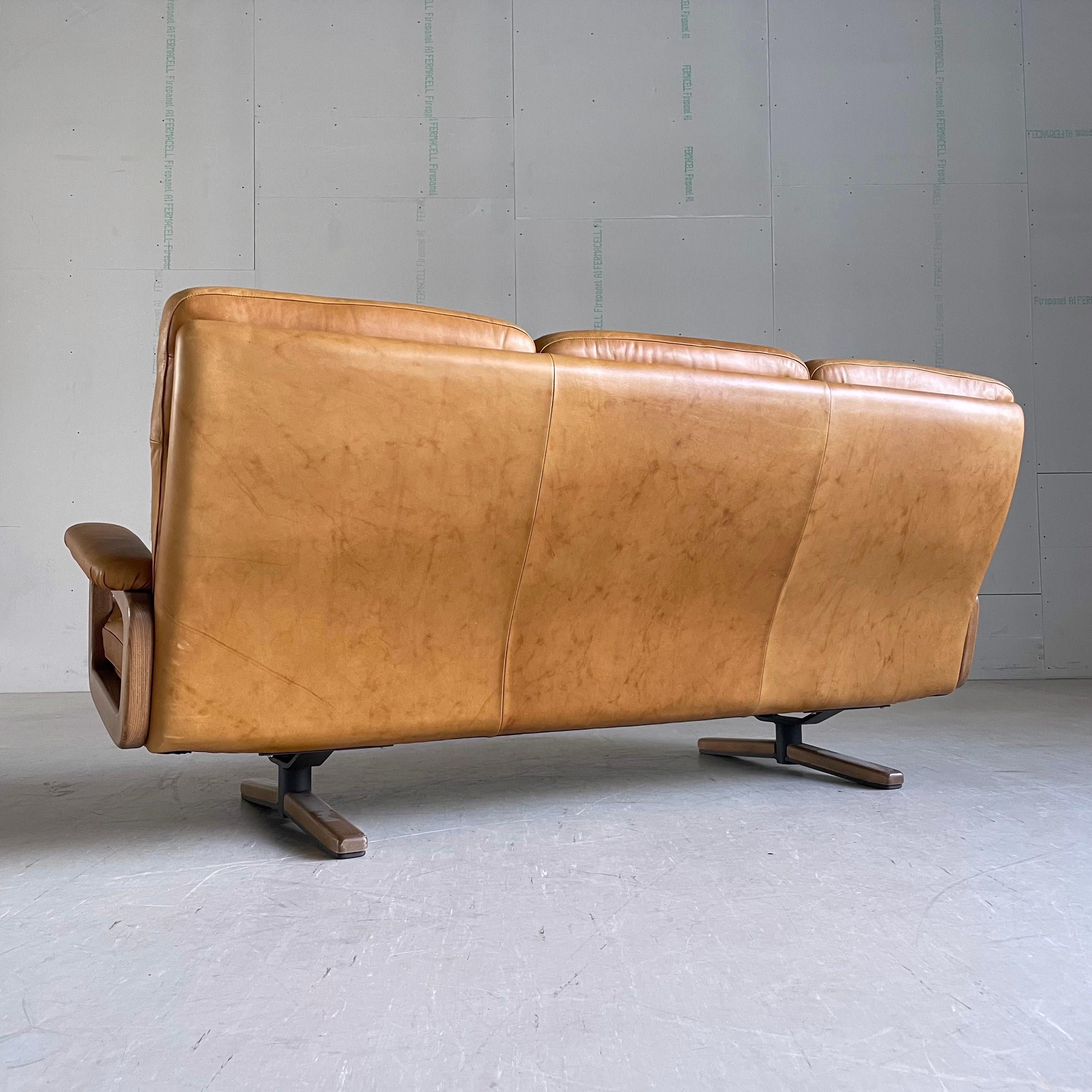 1960's André Vandenbeuck 3 Seater Leather Sofa - Strässle, Switzerland  11