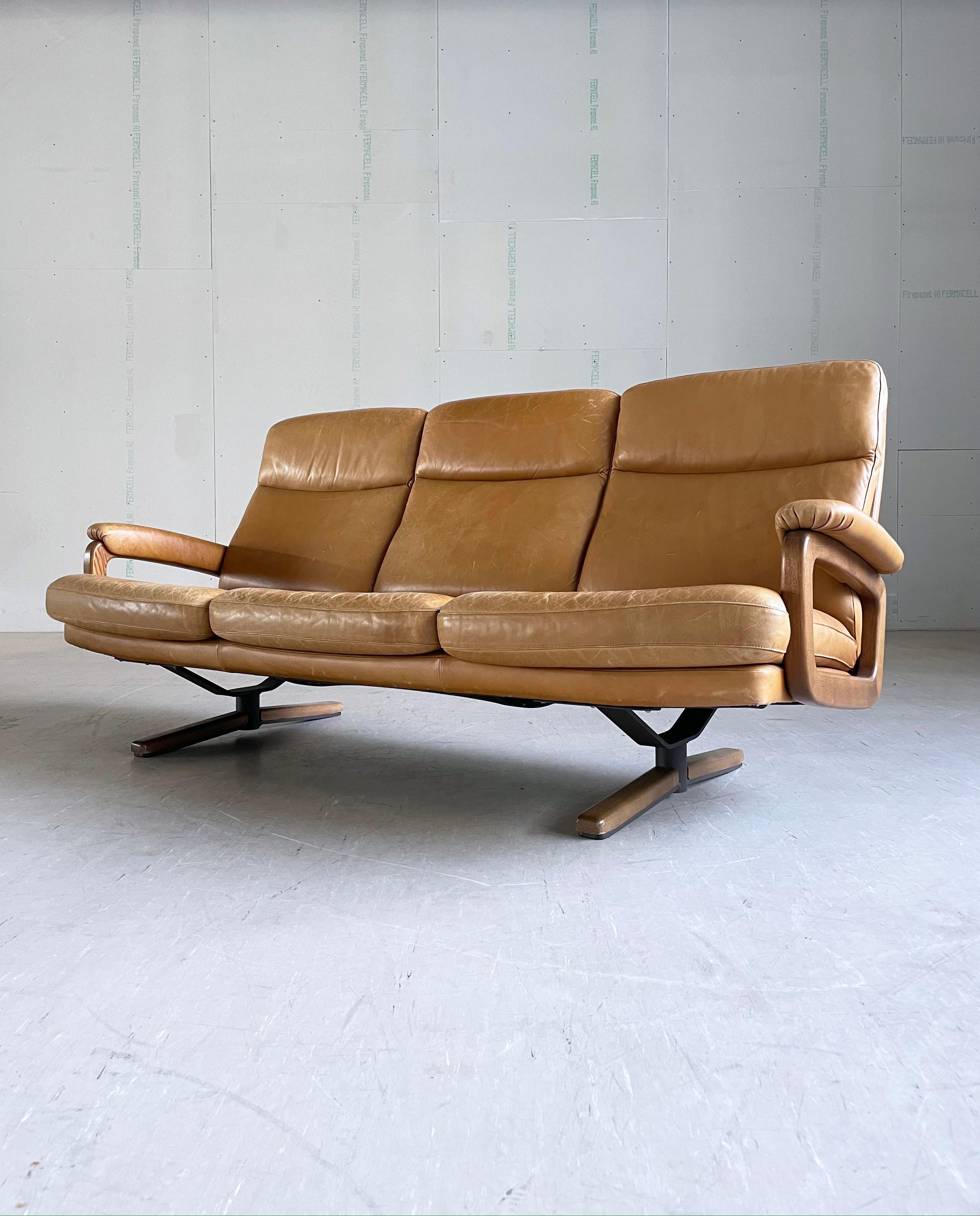 1960's André Vandenbeuck 3-Sitzer Ledersofa - Strässle, Schweiz  (Moderne der Mitte des Jahrhunderts) im Angebot