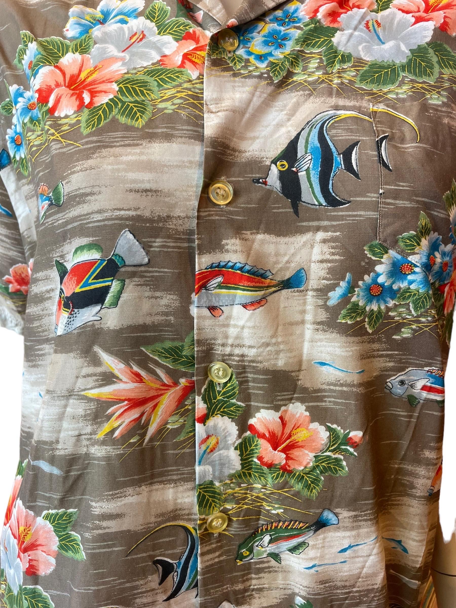 1960s Angel Fish and Hibiscus Button Up Hawaiian Shirt  For Sale 2