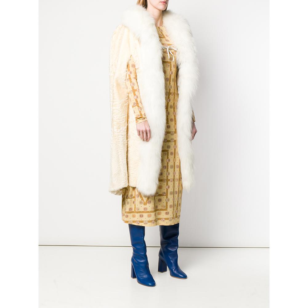 A.N.G.E.L.O. Vintage Cult ivory astrakhan fur cape, wide white shawl collar in full length fox. Front closure with suede strap and cuts for the arms. Lined.

Please note that item cannot be shipped outside EU.

Years: 60s

Made in Italy

Size: 44