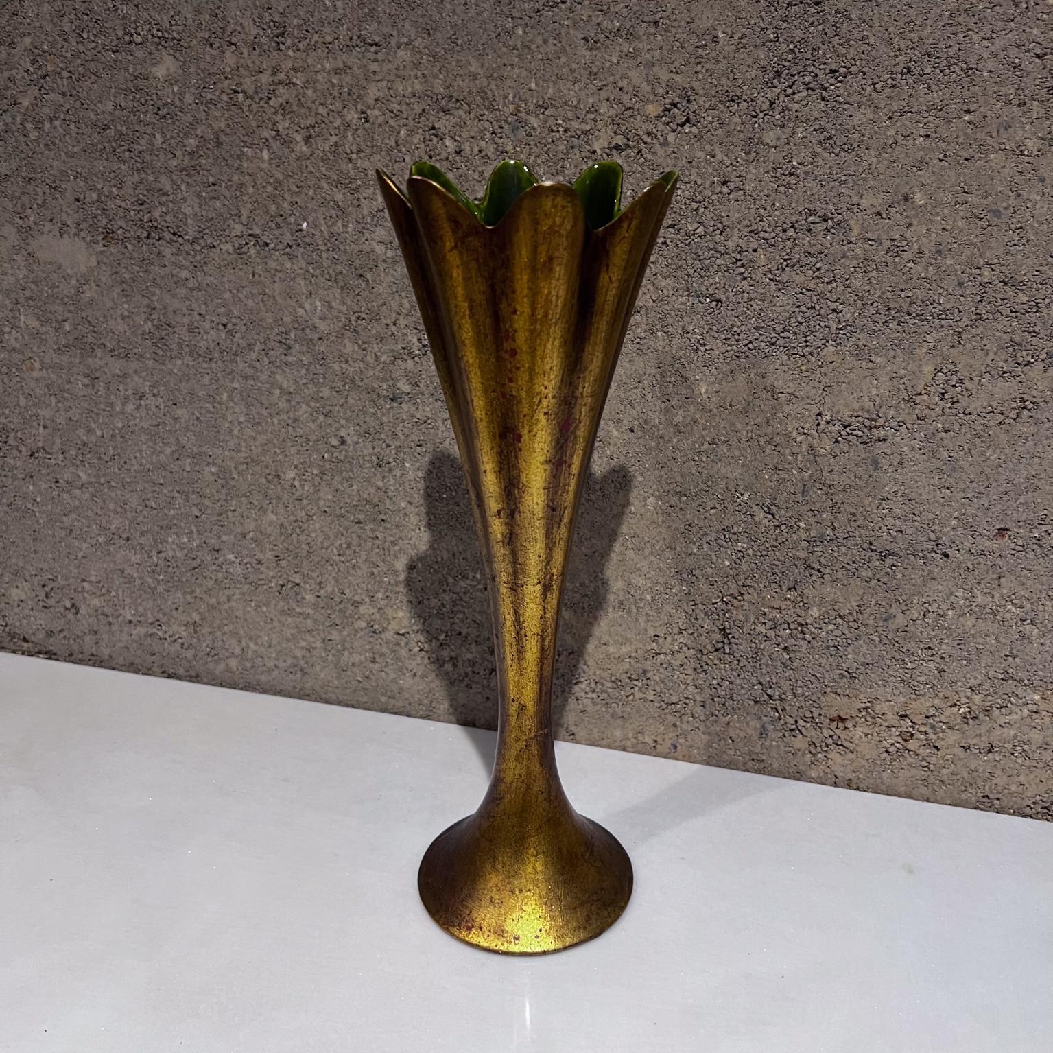 1960s Anthony Gold Leaf Vase Freeman McFarlin Pottery El Monte, California In Good Condition For Sale In Chula Vista, CA
