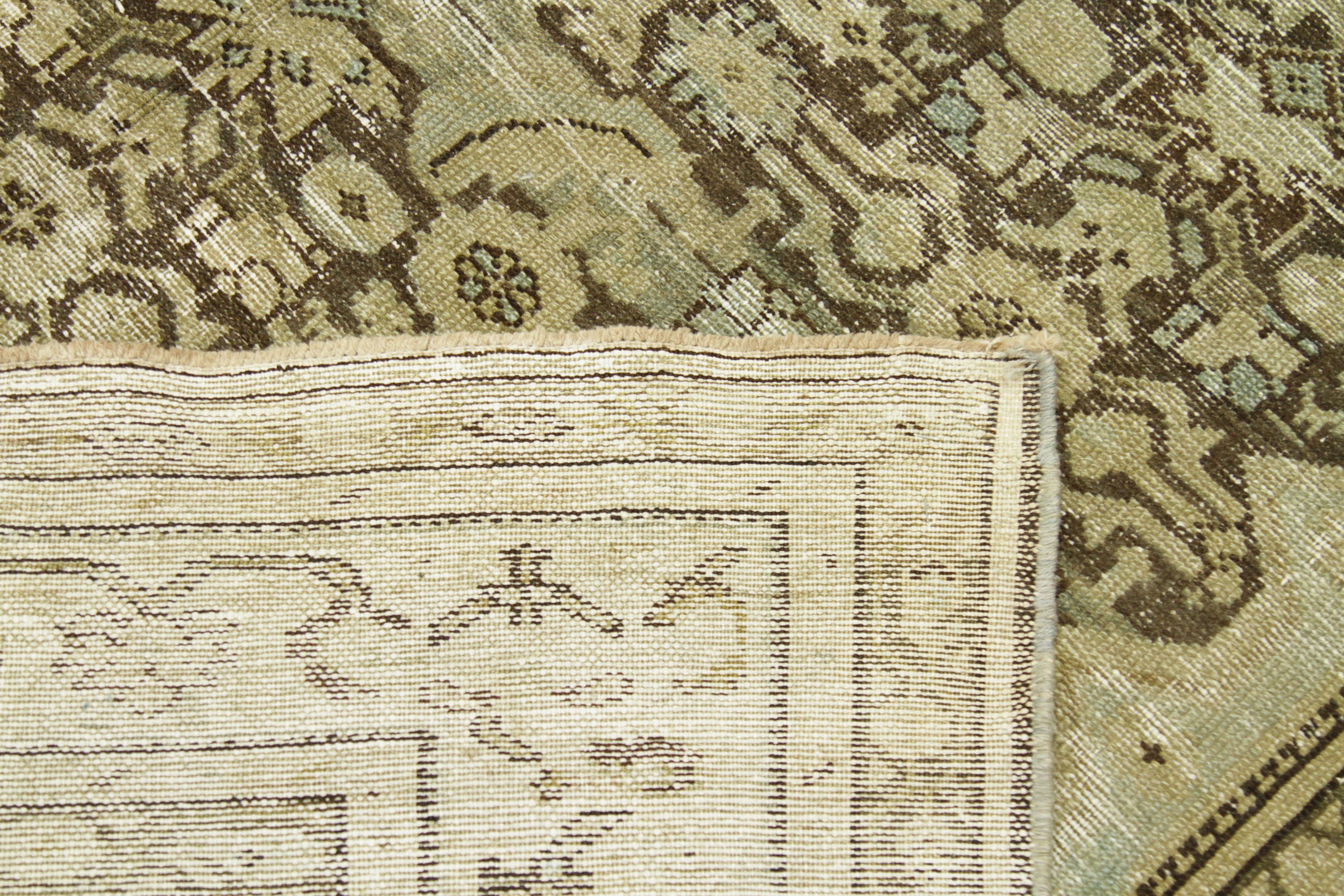 Alfombra persa antigua de los años 60 Diseño malayer con detalles florales desvaídos mediados del siglo XX en venta