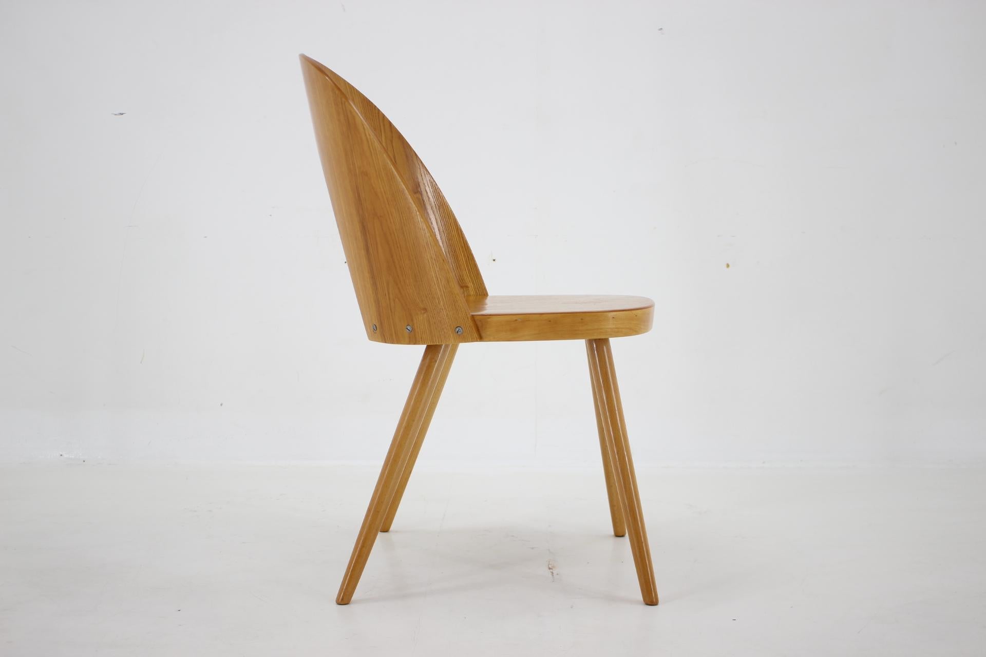 1960s Antoni Suman Chair in Walnut, Czechoslovakia In Good Condition For Sale In Praha, CZ