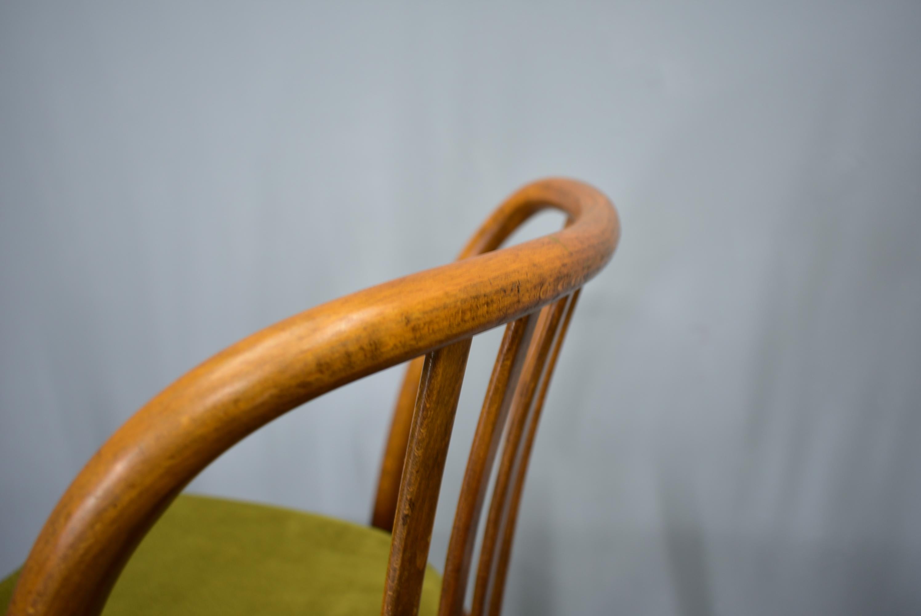 Juego de 4 sillas de comedor de haya Antonin Suman, años 60 en venta 4