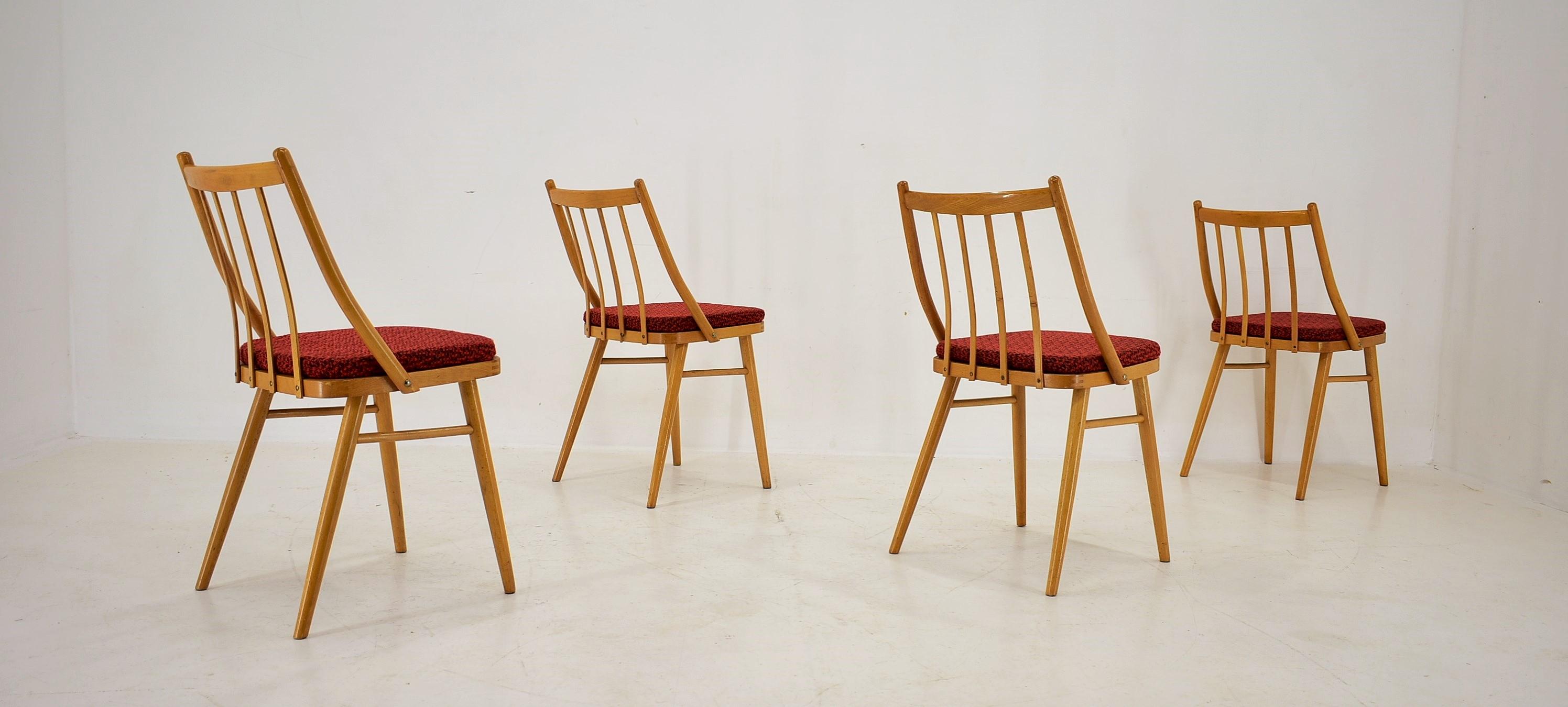 1960s Antonin Suman Beech Dining Chairs, Set of 4 In Good Condition For Sale In Praha, CZ