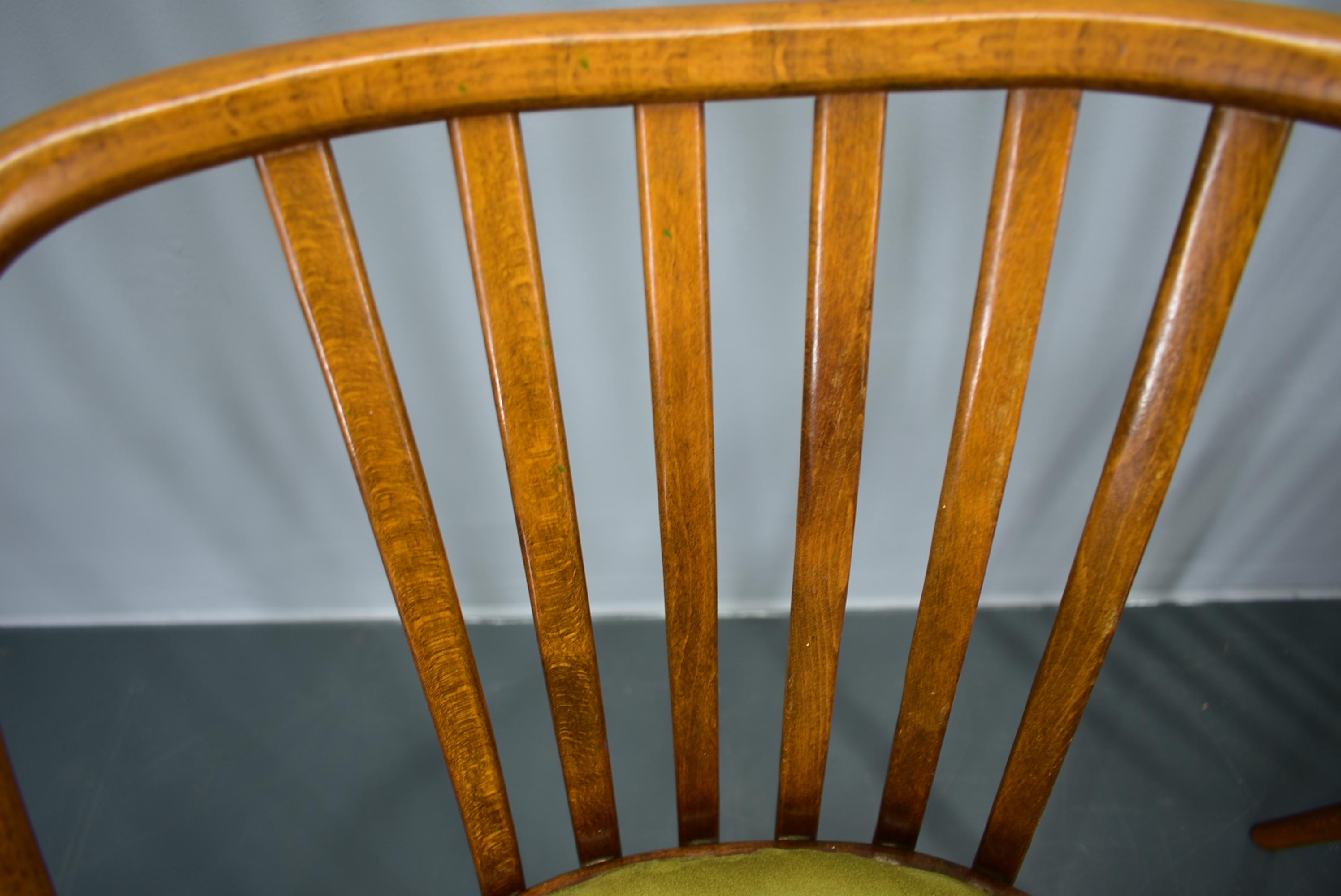 Juego de 4 sillas de comedor de haya Antonin Suman, años 60 Tela en venta