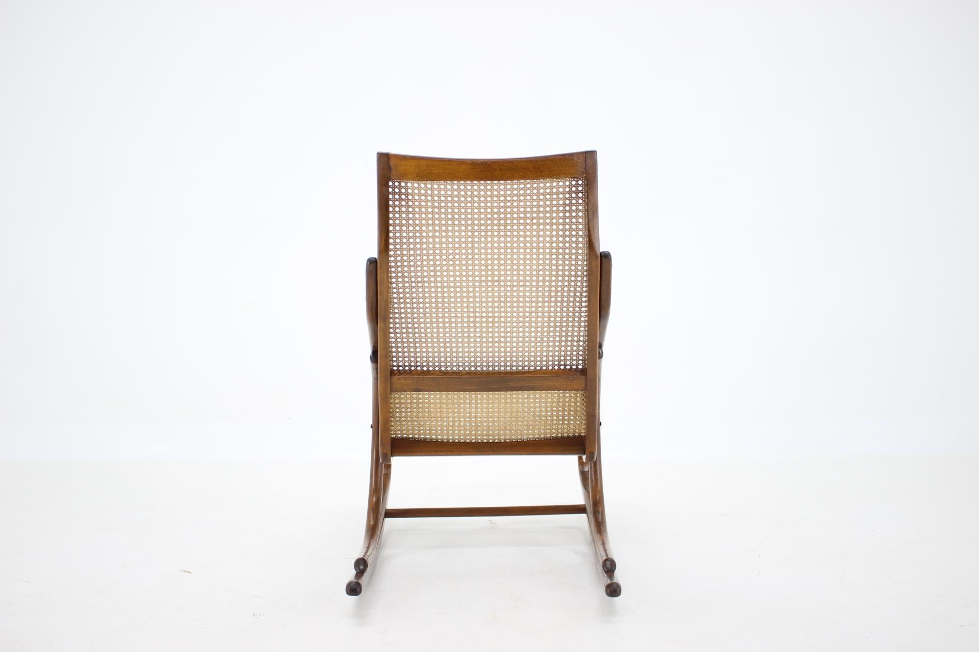 Milieu du XXe siècle Antonin Suman fauteuil à bascule en bois cintré des années 1960, Tchécoslovaquie en vente