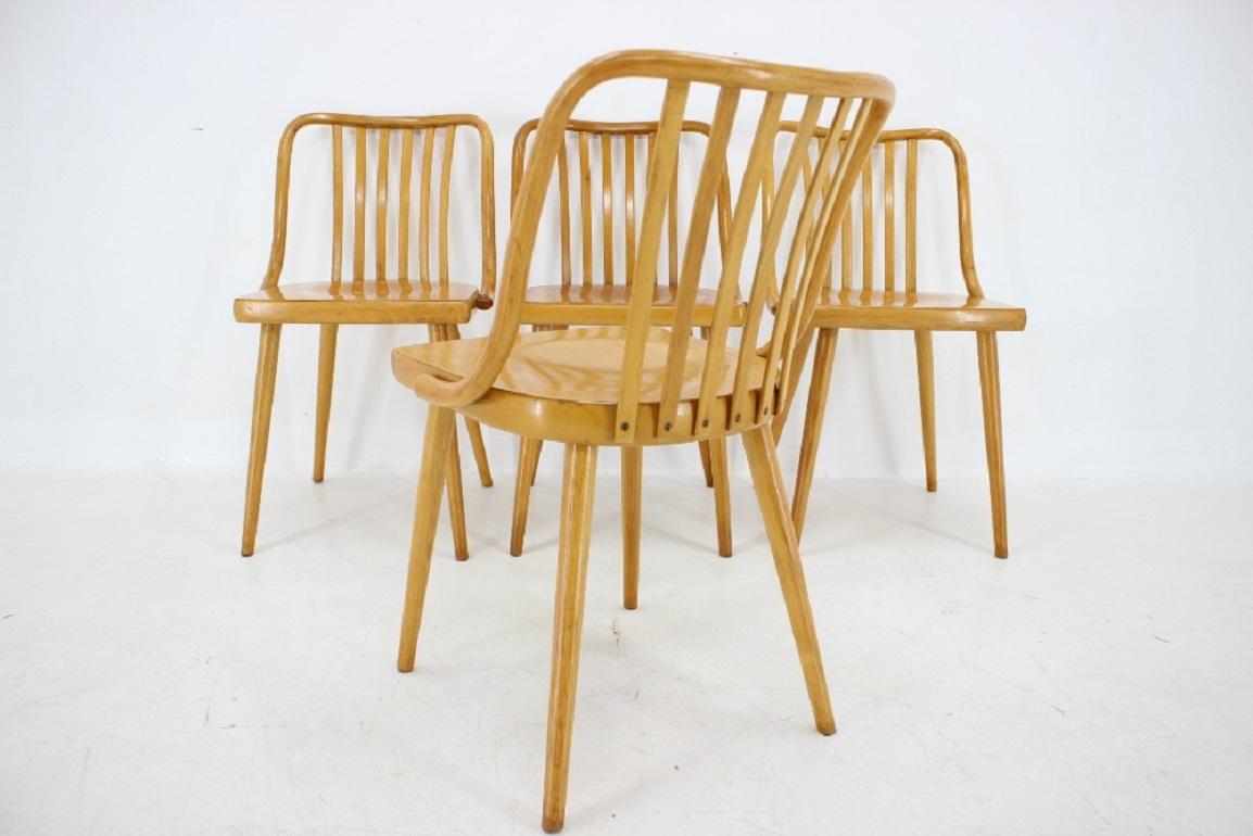 Antonin Suman ensemble de quatre chaises de salle à manger en hêtre des années 1960, Tchécoslovaquie en vente 3