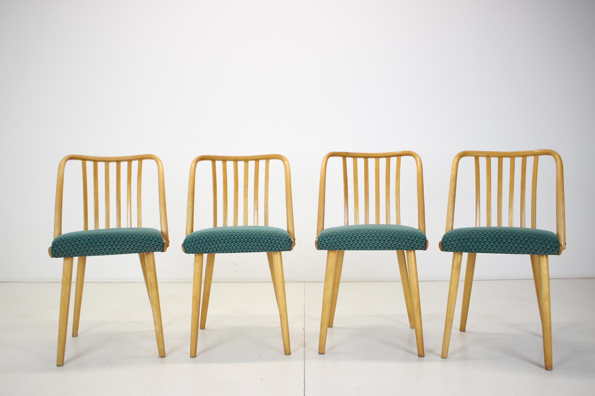 Tchèque Antonin Suman ensemble de quatre chaises de salle à manger des années 1960, Tchécoslovaquie en vente