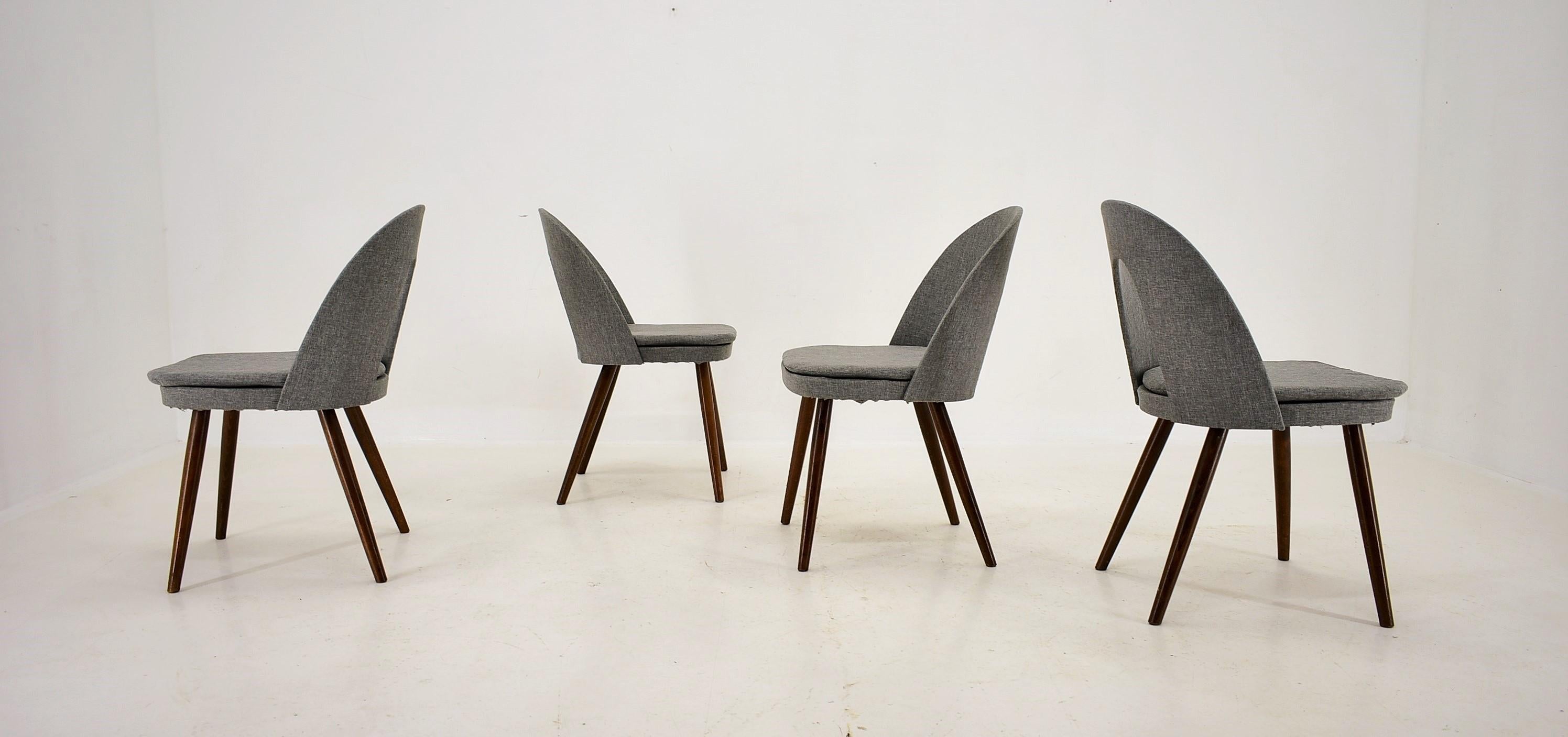 Ensemble de quatre chaises de salle à manger Antonin Suman des années 1960, Tchécoslovaquie Bon état - En vente à Praha, CZ