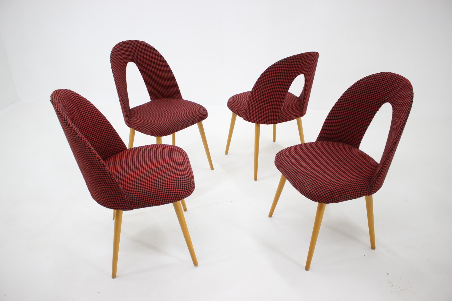 Tissu d'ameublement Antonin Suman ensemble de quatre chaises de salle à manger des années 1960, Tchécoslovaquie en vente