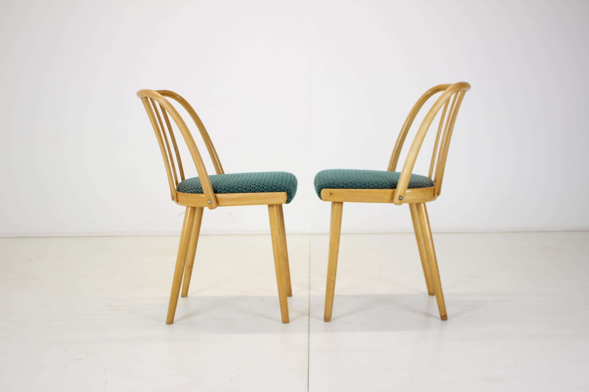 Bois Antonin Suman ensemble de quatre chaises de salle à manger des années 1960, Tchécoslovaquie en vente