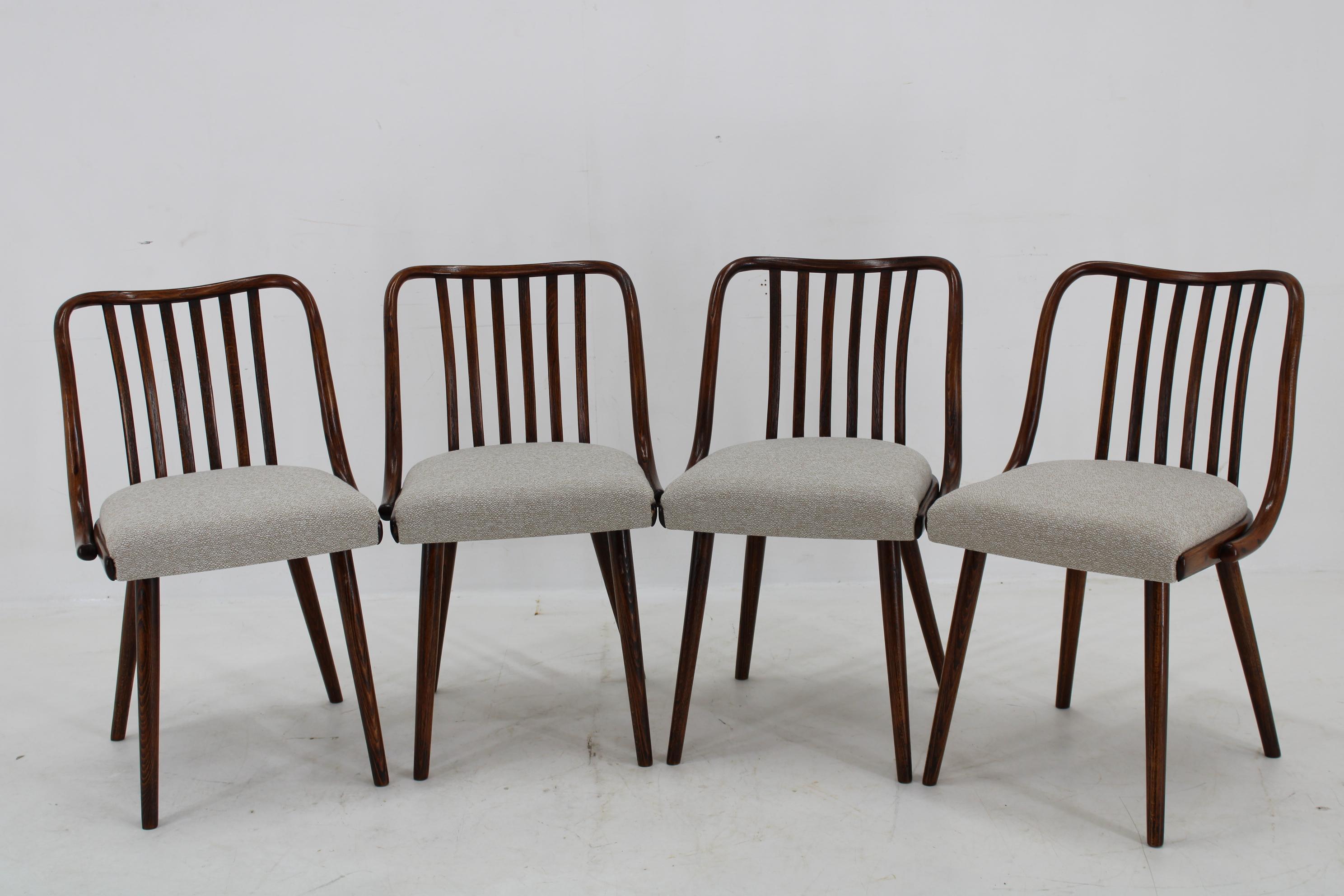 Mid-Century moderno Set di sei sedie da pranzo in Beeche di Antonin Suman del 1960, restaurate in vendita