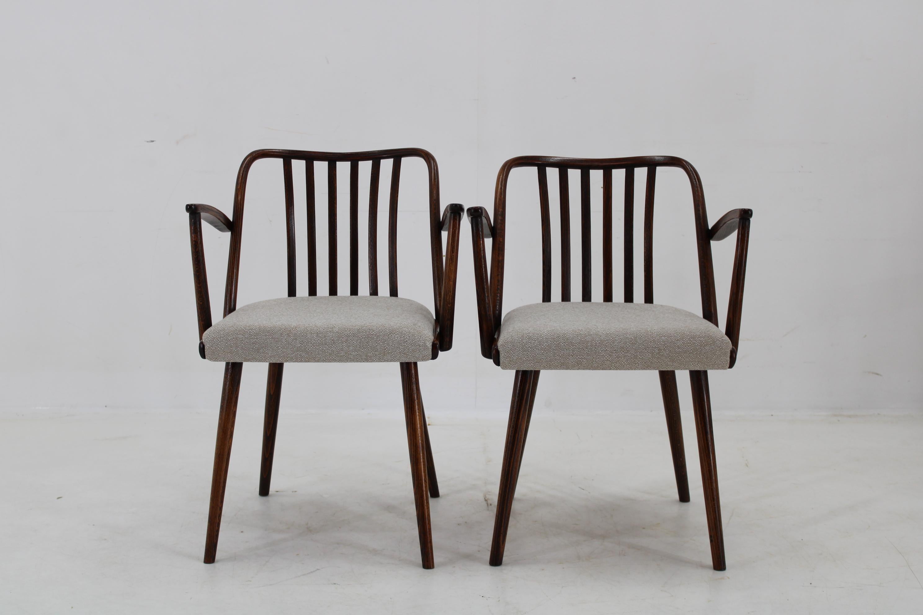 Ceco Set di sei sedie da pranzo in Beeche di Antonin Suman del 1960, restaurate in vendita