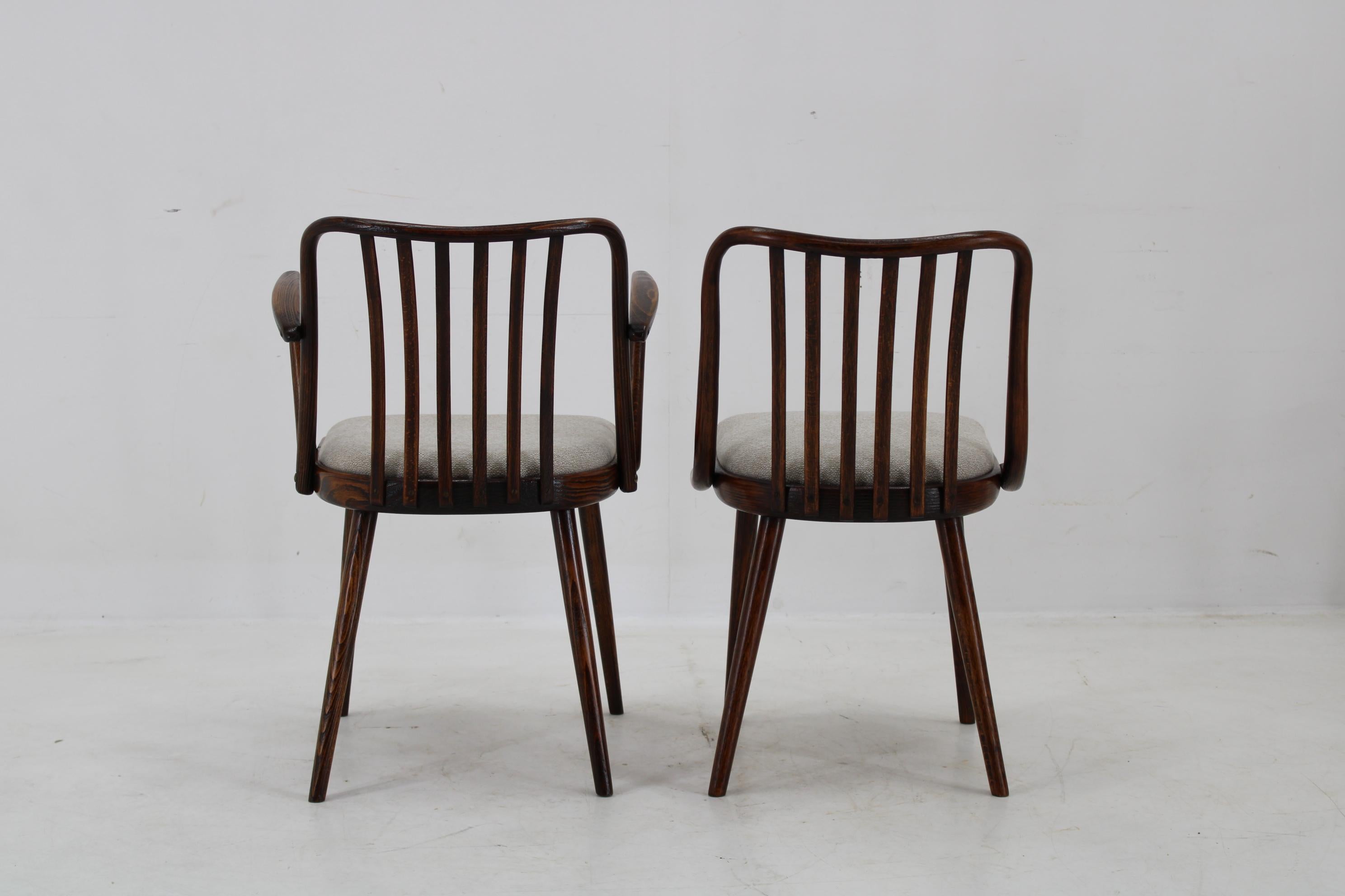 Tessuto Set di sei sedie da pranzo in Beeche di Antonin Suman del 1960, restaurate in vendita