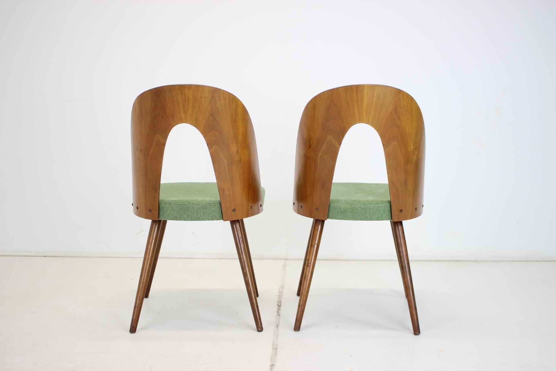 1960s Antonin Suman Set of Two Dining Chairs, Czechoslovakia In Good Condition For Sale In Praha, CZ