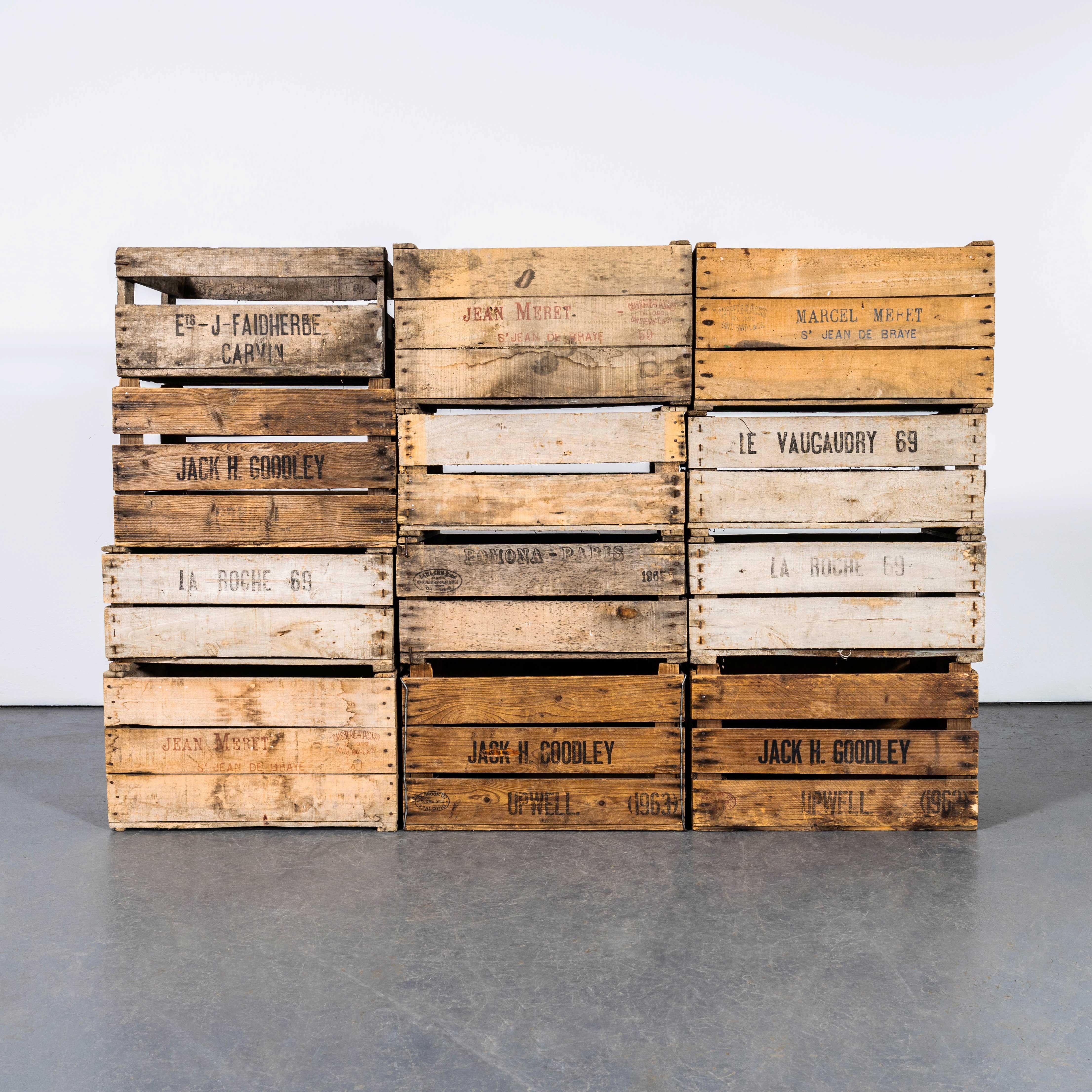 Cajas de fruta de los Recolectores de Manzanas de 1960. 

Un lote de varias cajas surtidas de recolectores utilizadas para recolectar y almacenar manzanas. Las tallas varían, talla media abajo. El anuncio es para una caja.

Informe del