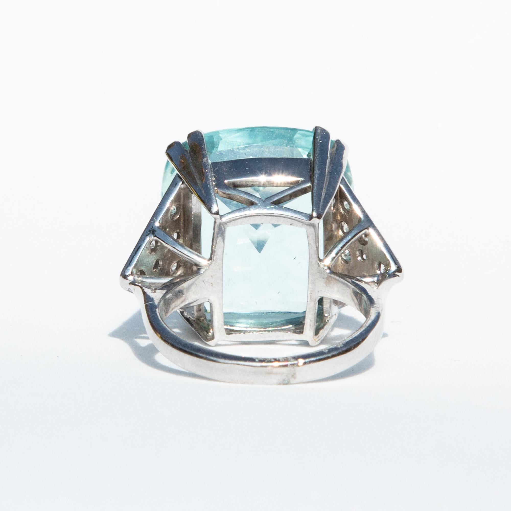 Contemporary 1960s Aquamarine and Diamond 18 Carat White Gold Ring