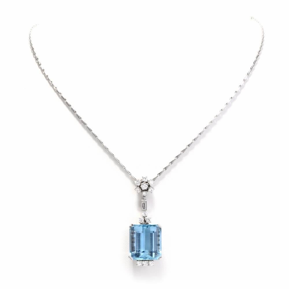 1960s Aquamarine Diamond 18 Karat Gold Pendant Necklace In Excellent Condition In Miami, FL