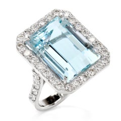 1960s Aquamarine Diamond Cocktail 18 Karat Gold Ring