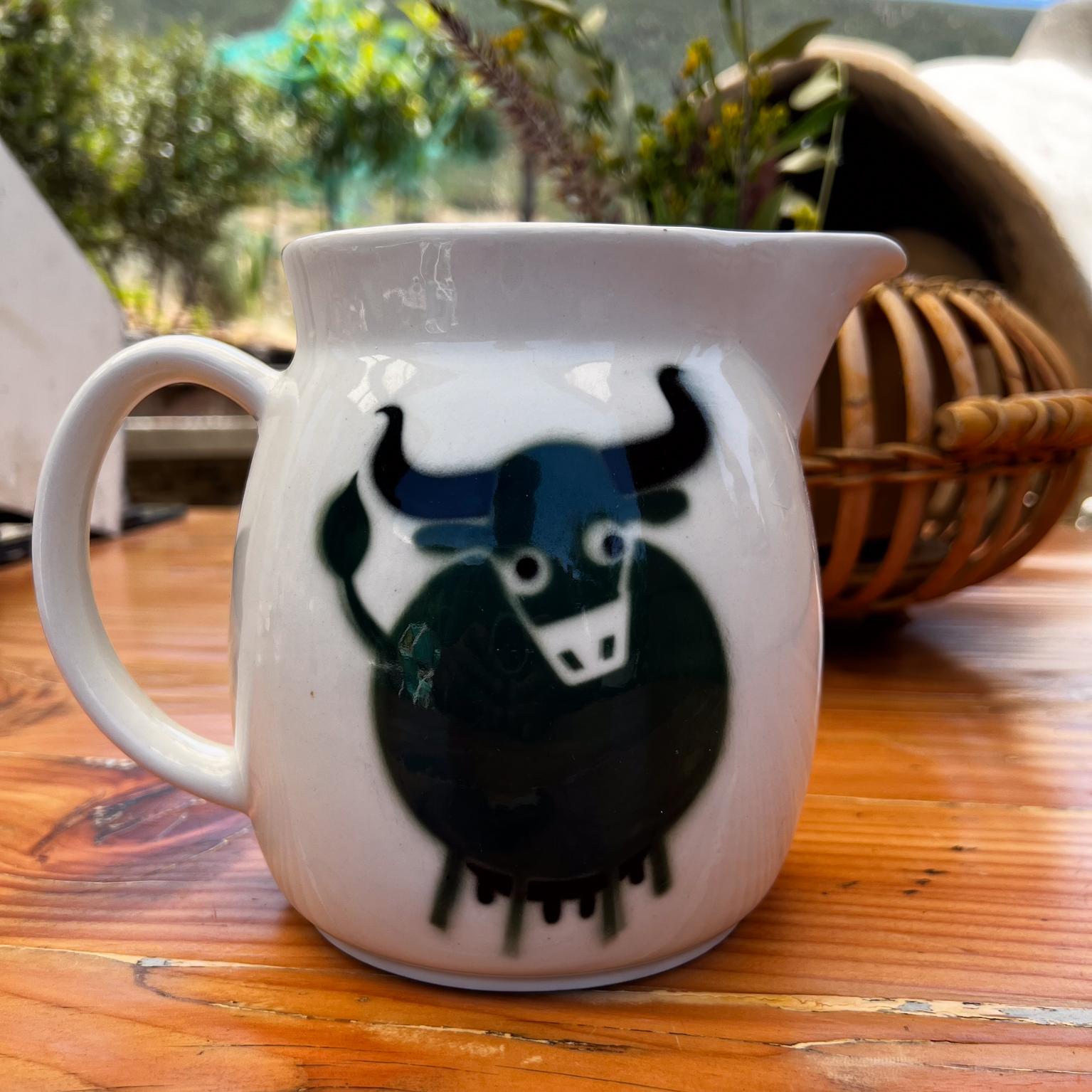 1960s Arabia Green Bull Cow Milk Pitcher Kaj Franck Finland
8 D x 5.25 Tall x 5.25 W
Maker stamped.
Preowned original vintage condition.
Refer to images provided.