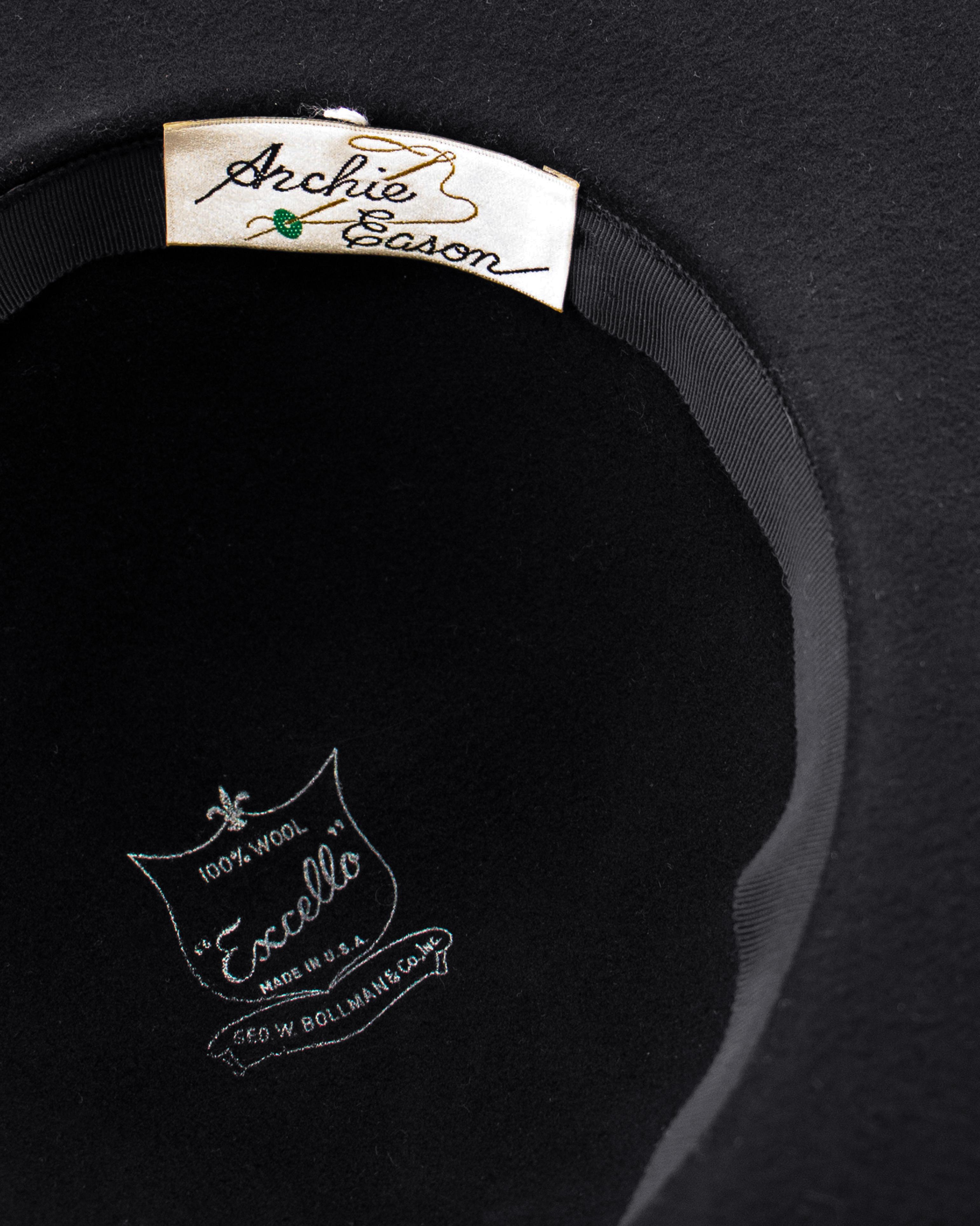 Cappello in lana nera Archie Eason del 1960 con fiocco scultoreo in vendita 2