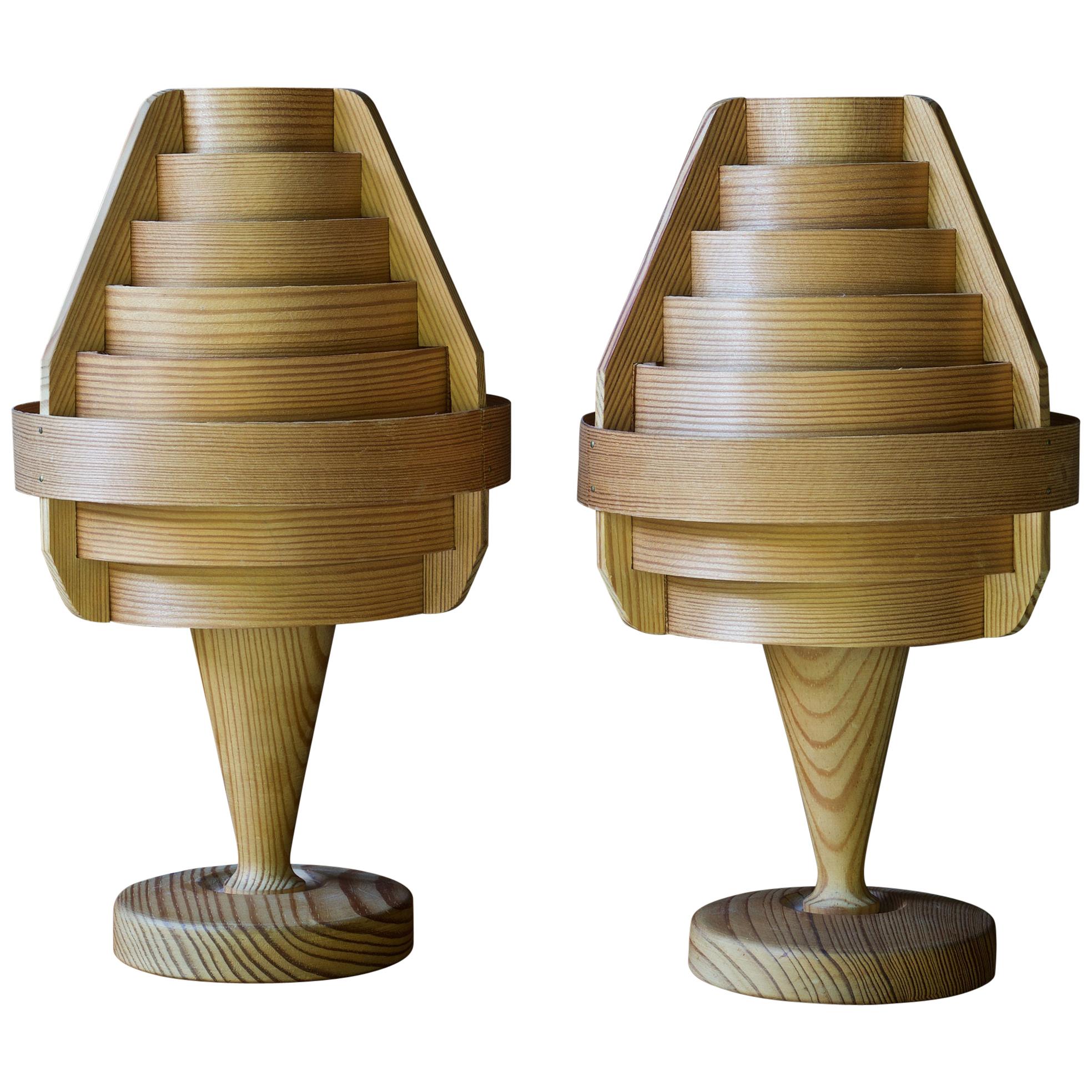 Lampes de table de chevet architecturales Jaktstuga en bois de pin, Chalet Lodge, années 1960 en vente