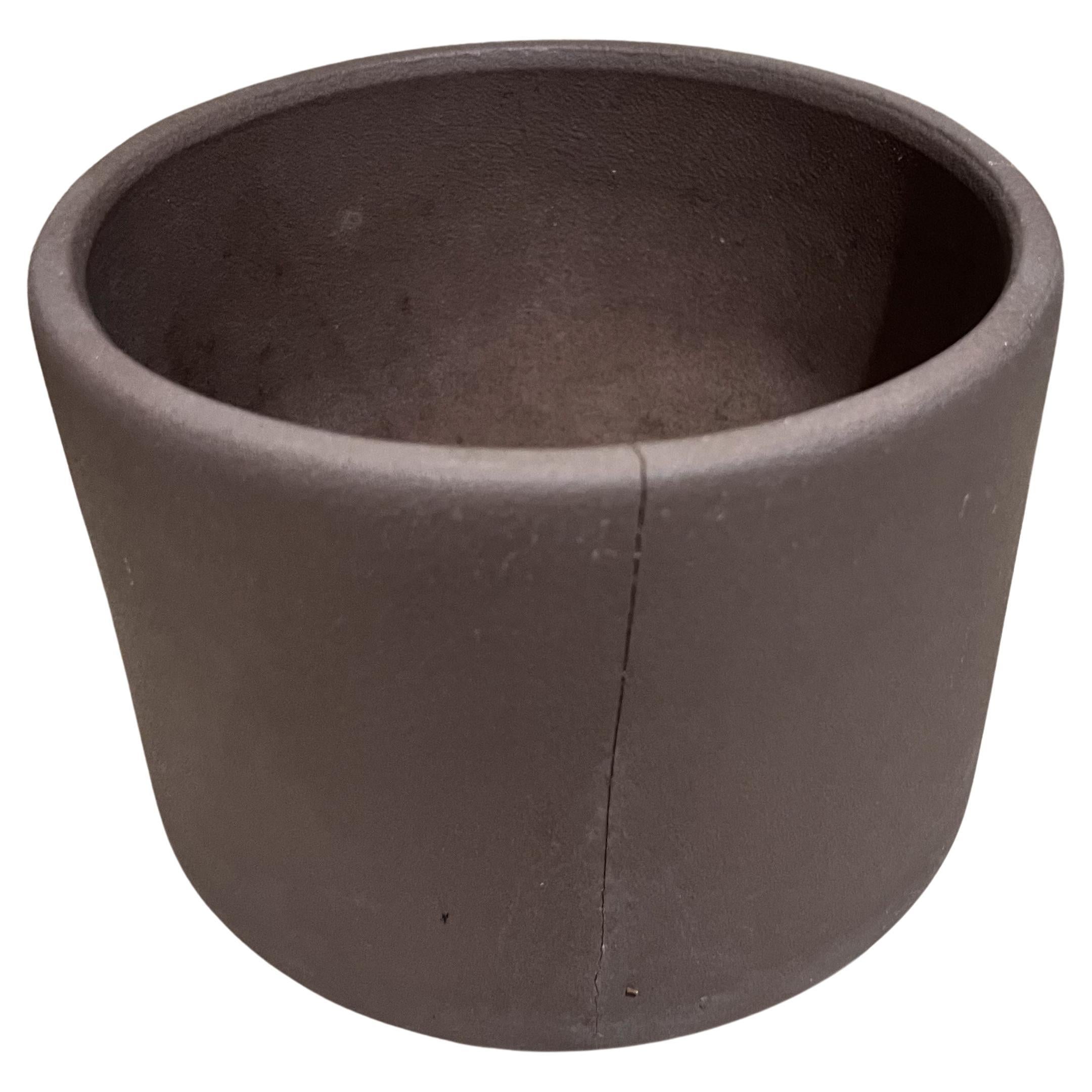 1960s Architectural Pottery by Gainey Ceramics Brown Planter La Verne, Calif
Stamped Gainey
5.75h x 7.25 diameter
Unrestored preowned vintage condition. Note wear visible.
Has hairline crack- Refer to image.
Refer to all images for condition.