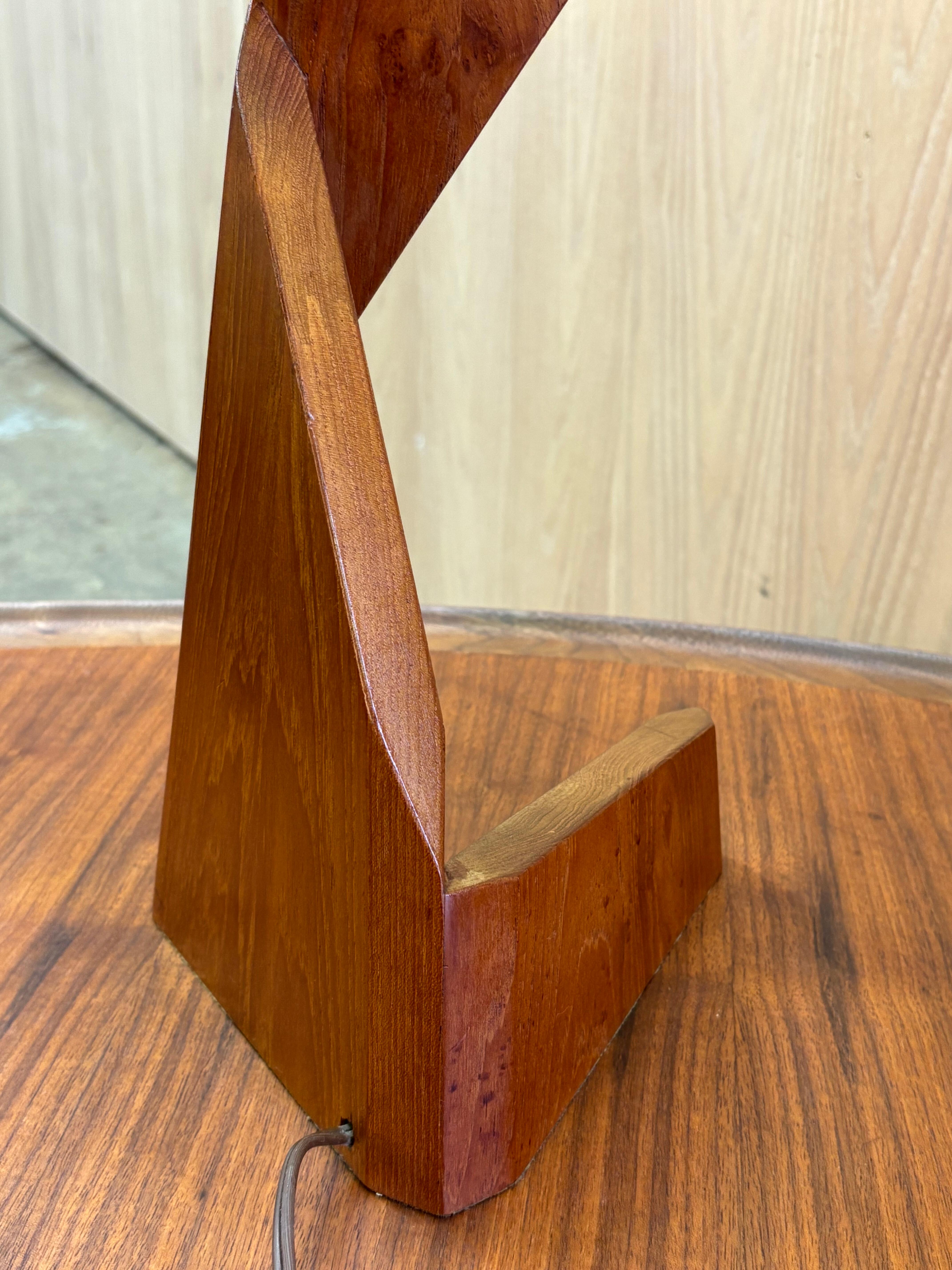 Milieu du XXe siècle 1960s Architectural Solid Teak Table Lamp en vente