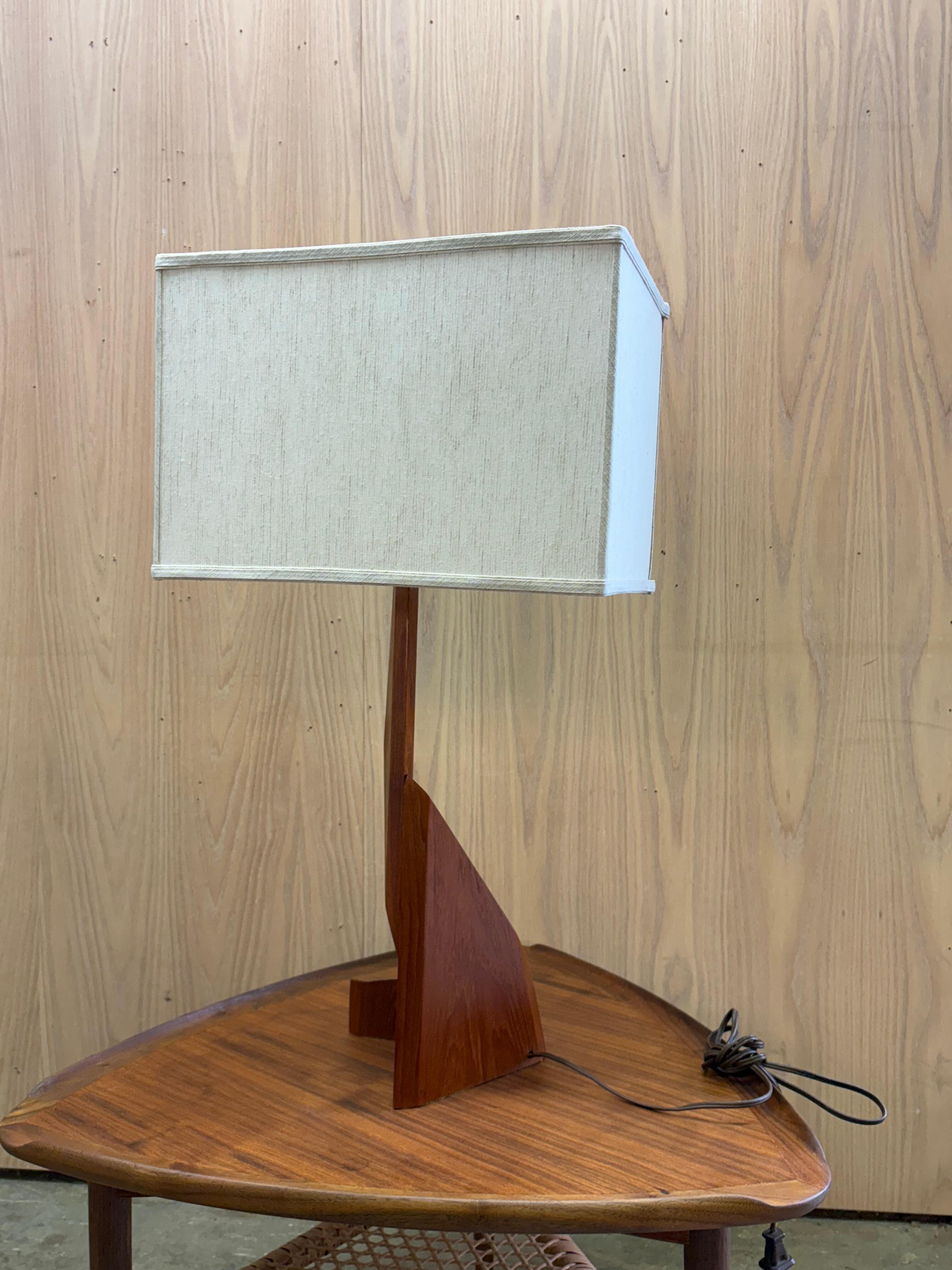 1960s Architectural Solid Teak Table Lamp en vente 2