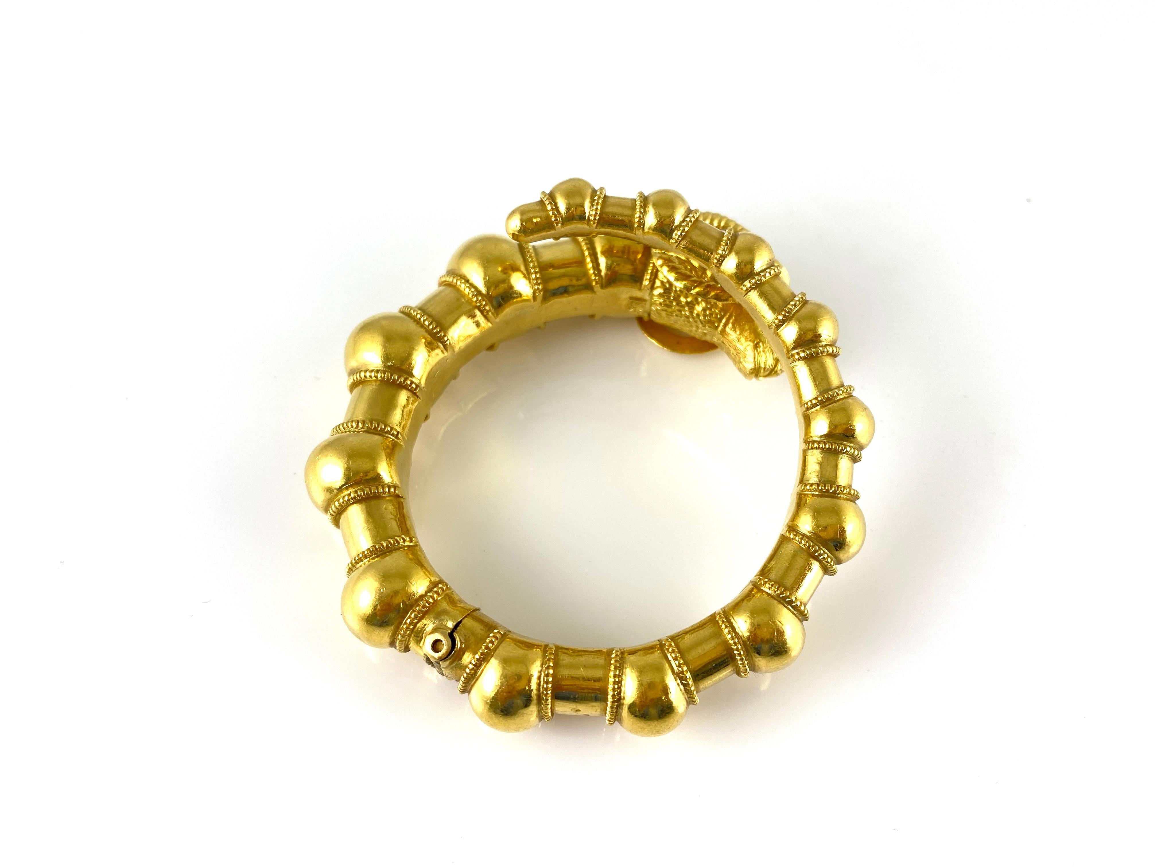 1960s Aries 22 Karat Gold Bracelet In Excellent Condition For Sale In New York, NY