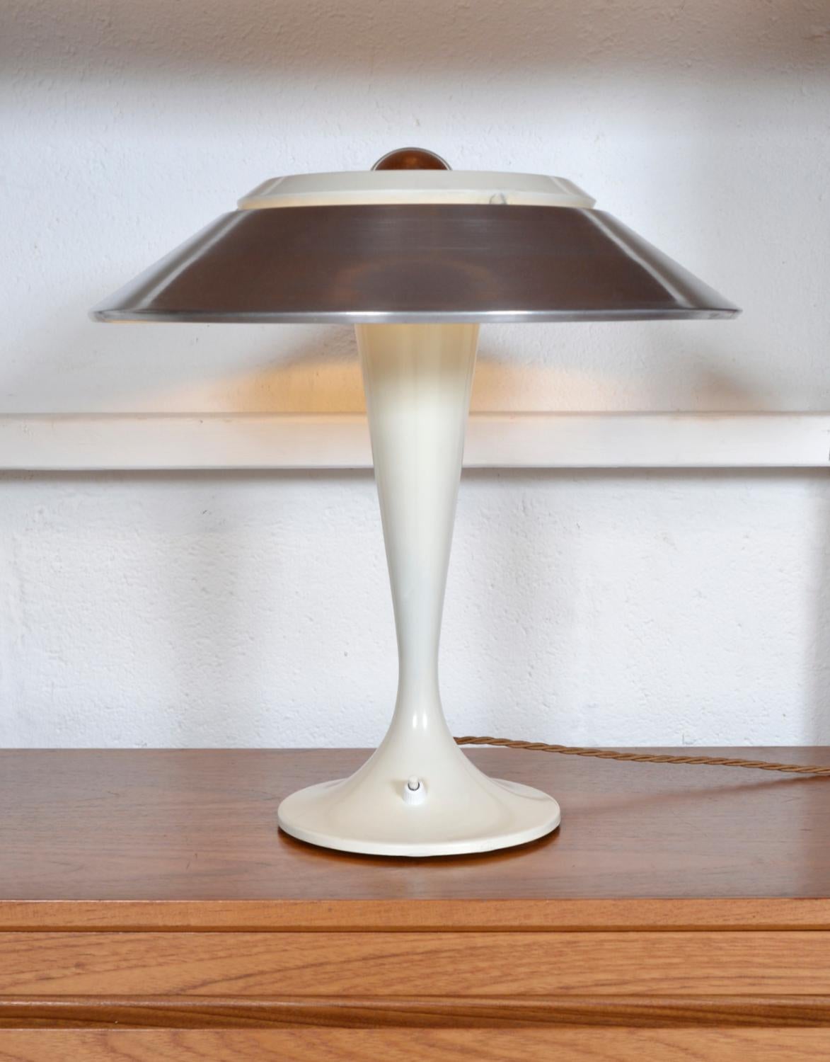 Mid-Century Modern 1960s Arlus French Space A Space and Chrome White Retro Table Desk Lamp Midcentury  en vente