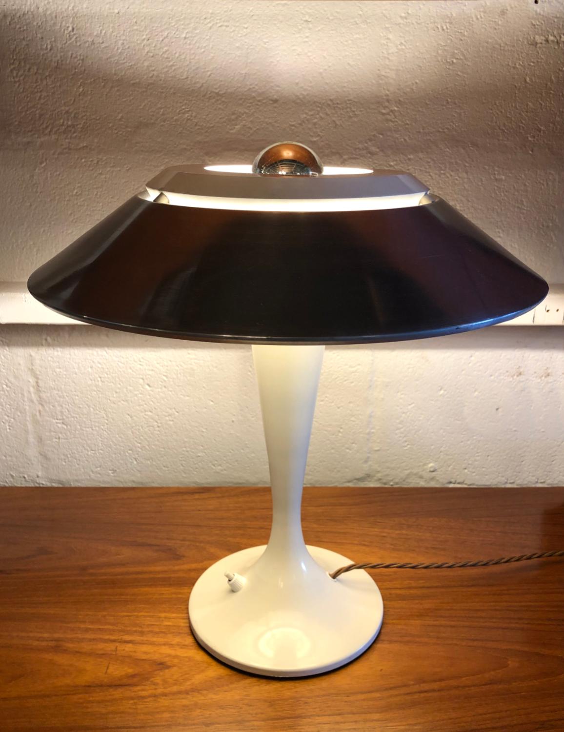 Métal 1960s Arlus French Space A Space and Chrome White Retro Table Desk Lamp Midcentury  en vente