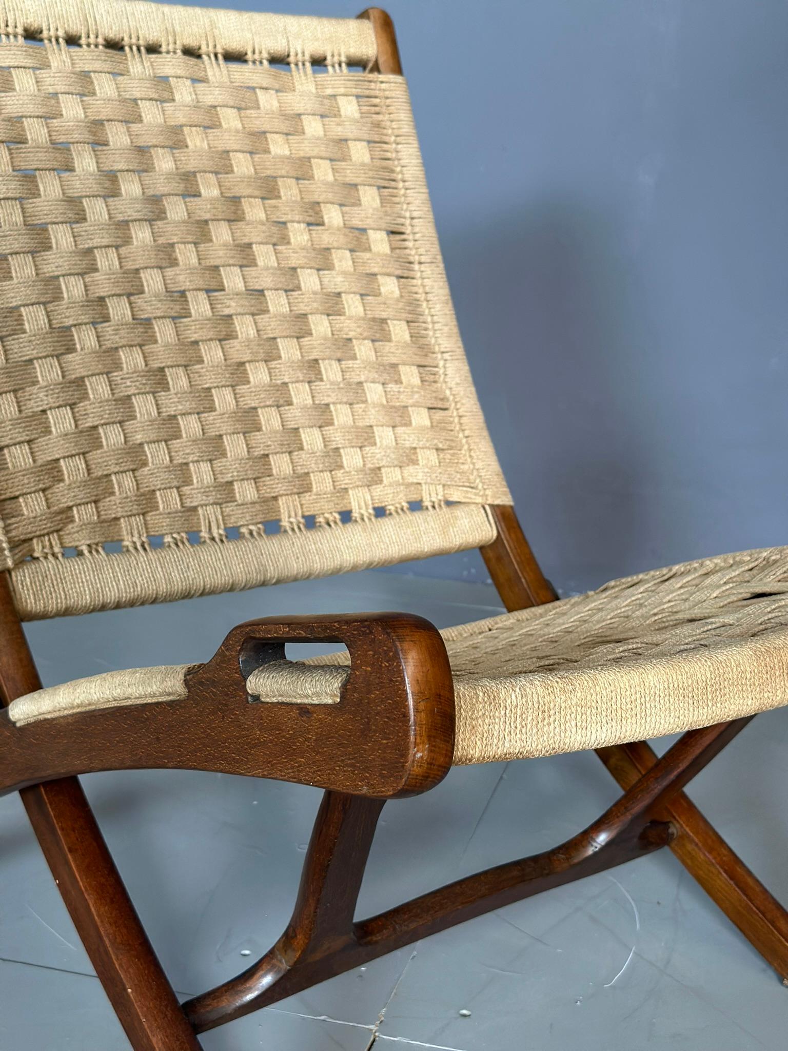 1960s Armchair, English manufacture, wooden frame with rope seat and backrest For Sale 1