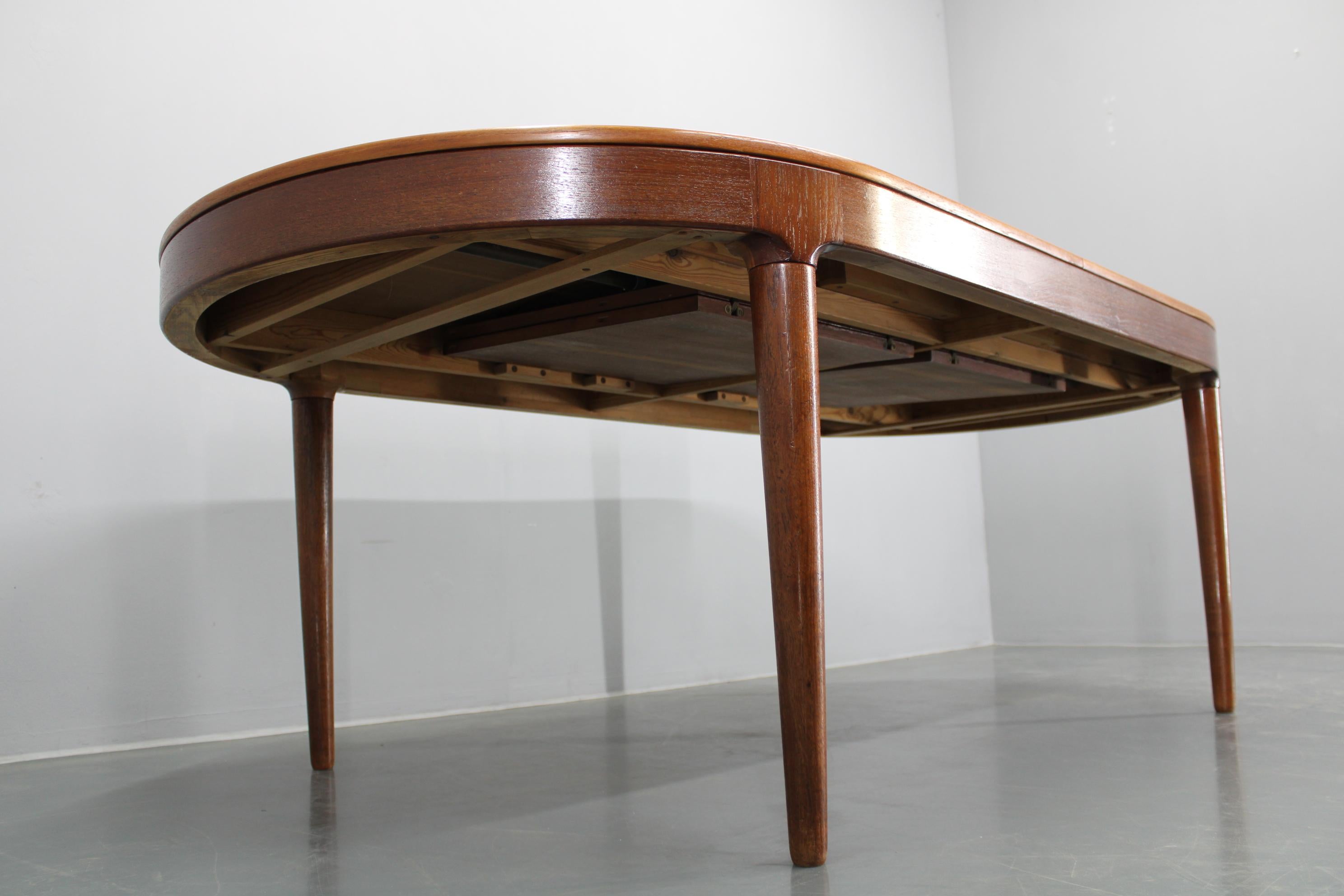 Tavolo da pranzo allungabile in teak restaurato di grandi dimensioni di Arne Hovmand-Olsen del 1960, Danimarca in vendita 12