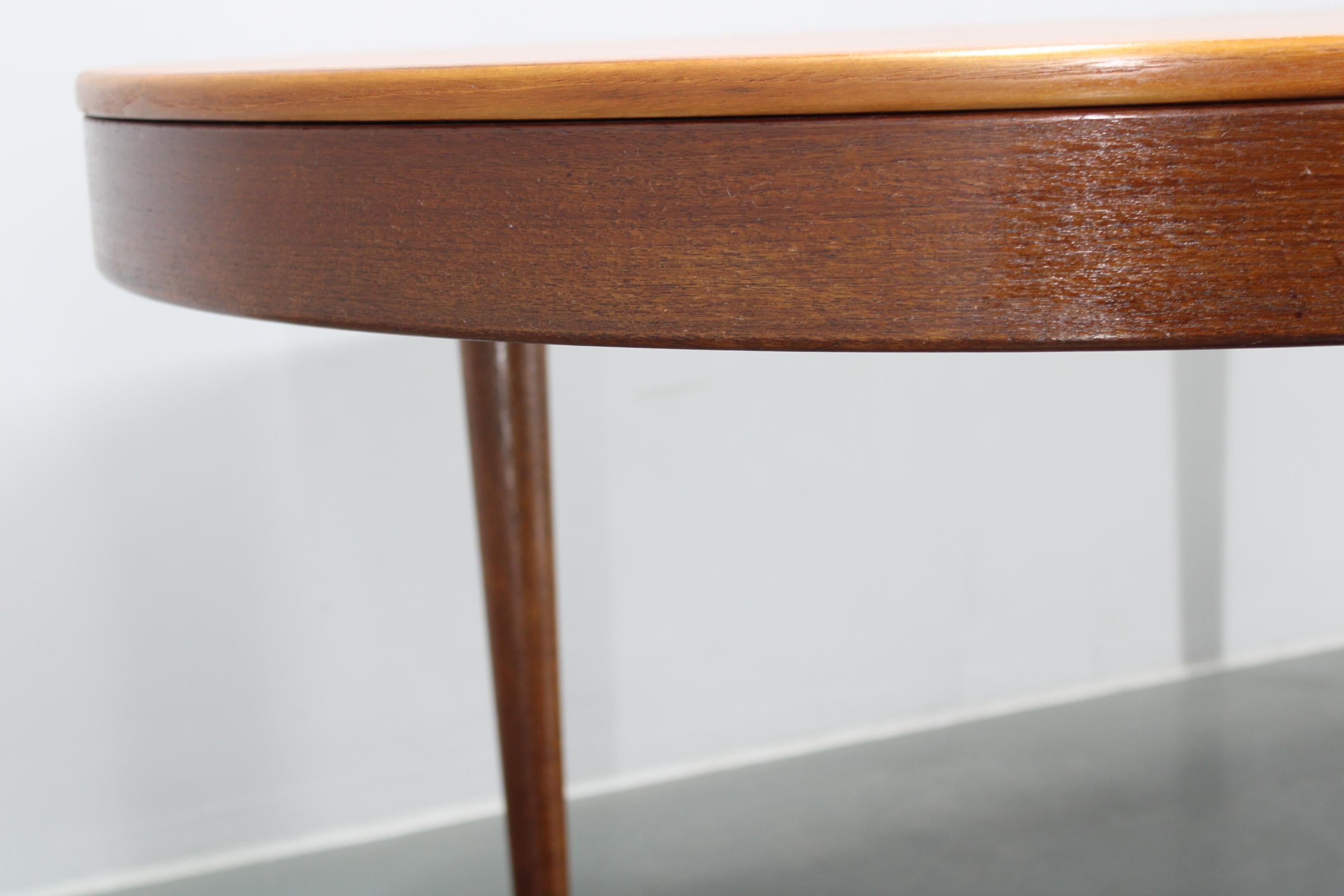 Tavolo da pranzo allungabile in teak restaurato di grandi dimensioni di Arne Hovmand-Olsen del 1960, Danimarca in vendita 13