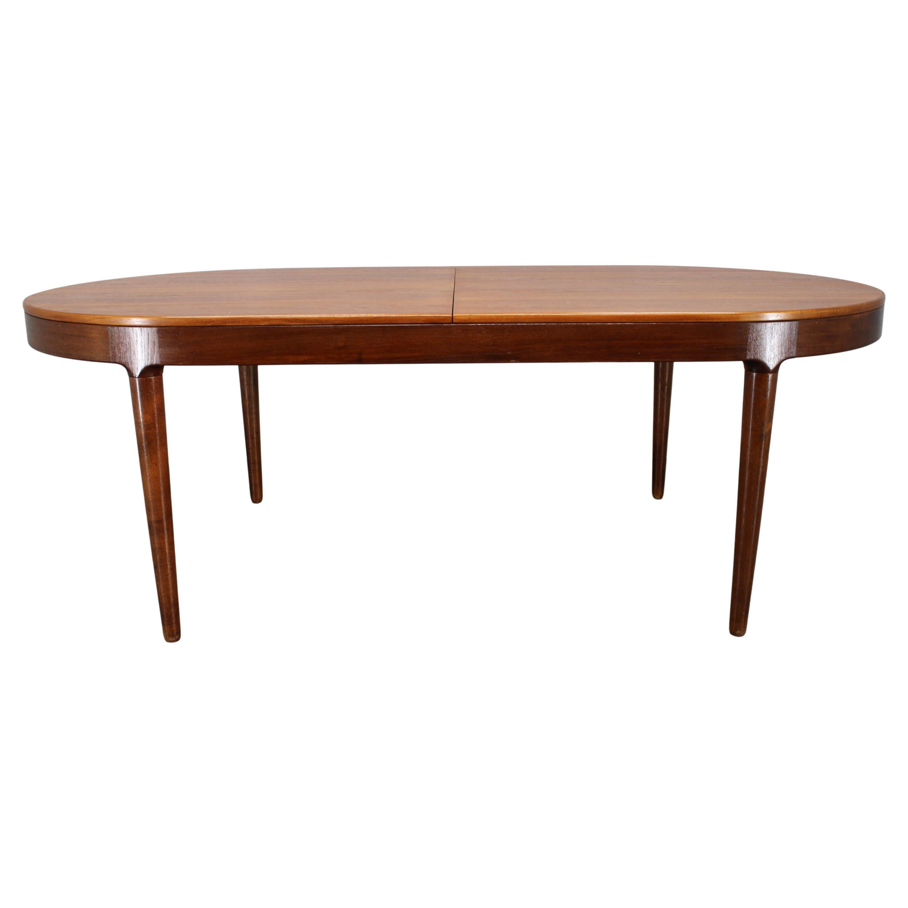 1960er Arne Hovmand-Olsen Großer restaurierter ausziehbarer Teak-Esstisch, Dänemark