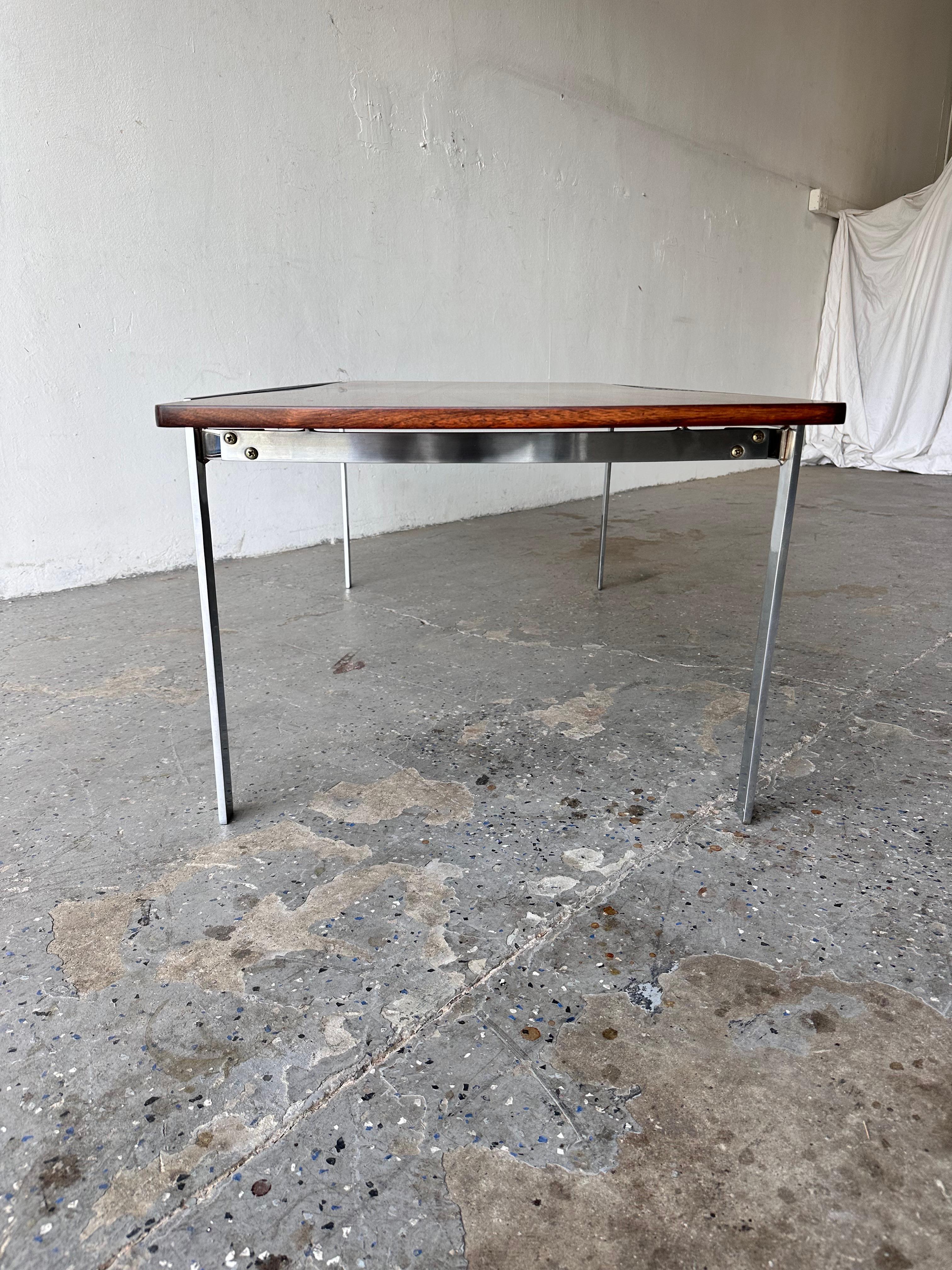 1960’s Arne Jacobsen for Fritz Hansen 3051 Rosewood Coffee Table For Sale 4
