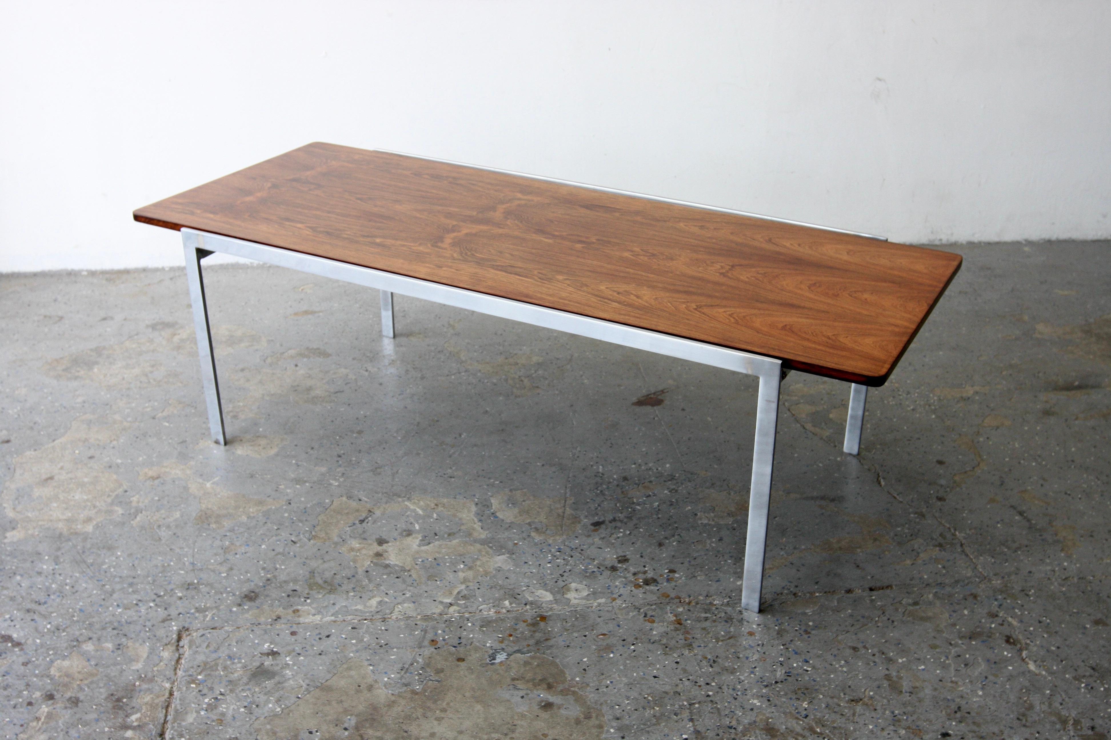 Scandinave moderne Table basse en bois de rose 3051 Arne Jacobsen pour Fritz Hansen, années 1960 en vente