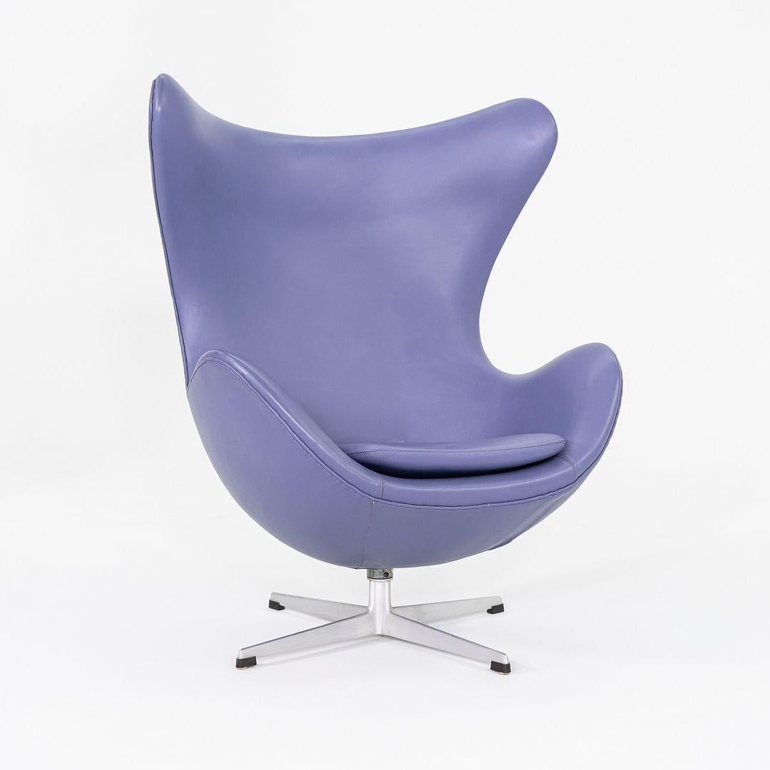Silla Egg Lounge de Arne Jacobsen para Fritz Hansen, morada, años 60 Cuero en venta