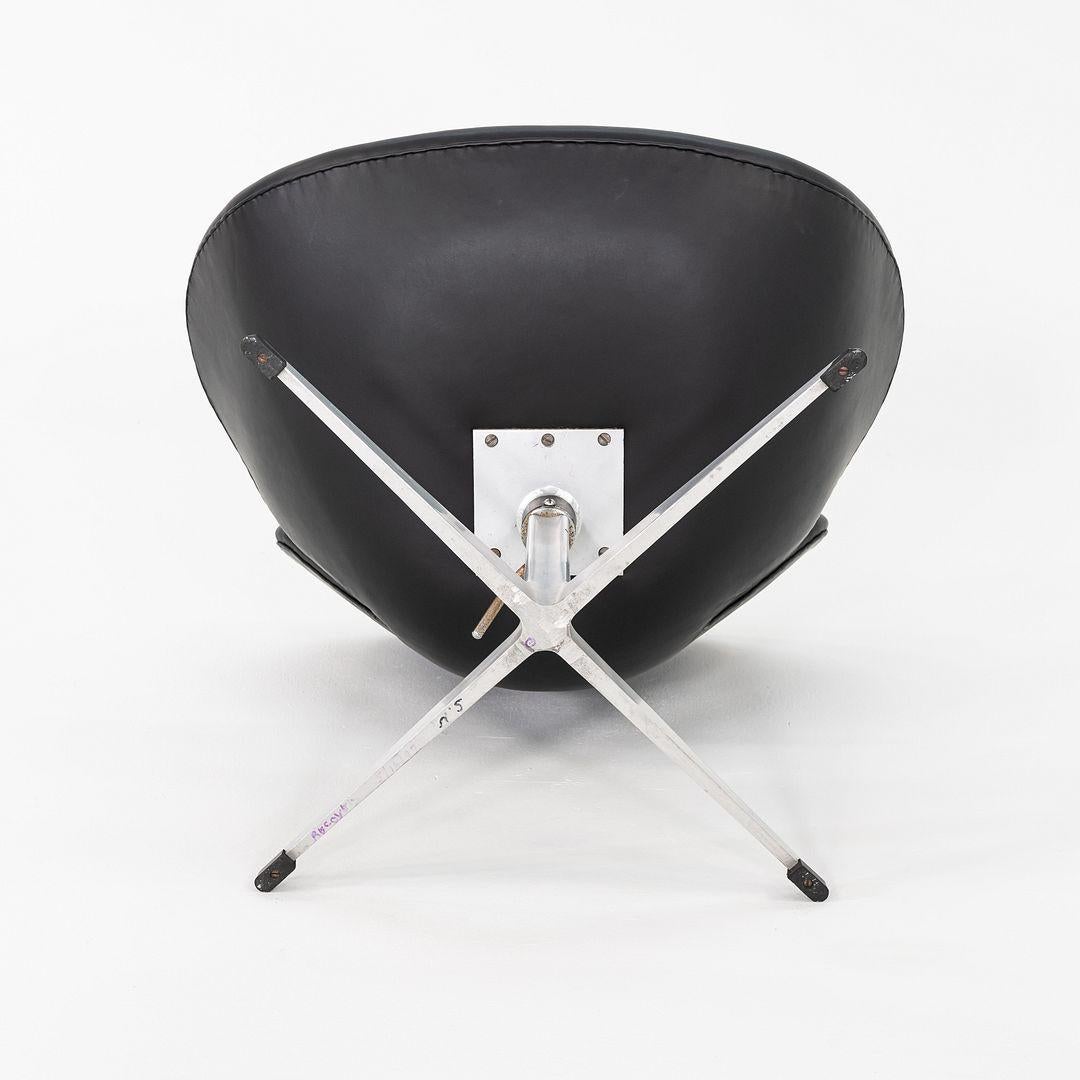 Sedia a cigno degli anni '60 di Arne Jacobsen per Fritz Hansen in pelle nera 4x Disponibile in vendita 2