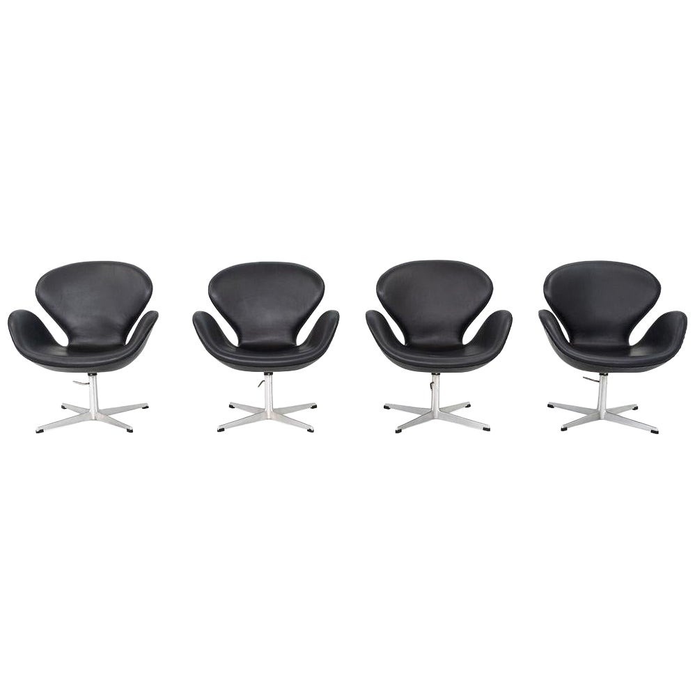 Silla de cisne Arne Jacobsen para Fritz Hansen de los años 60 en cuero negro 4x Disponible