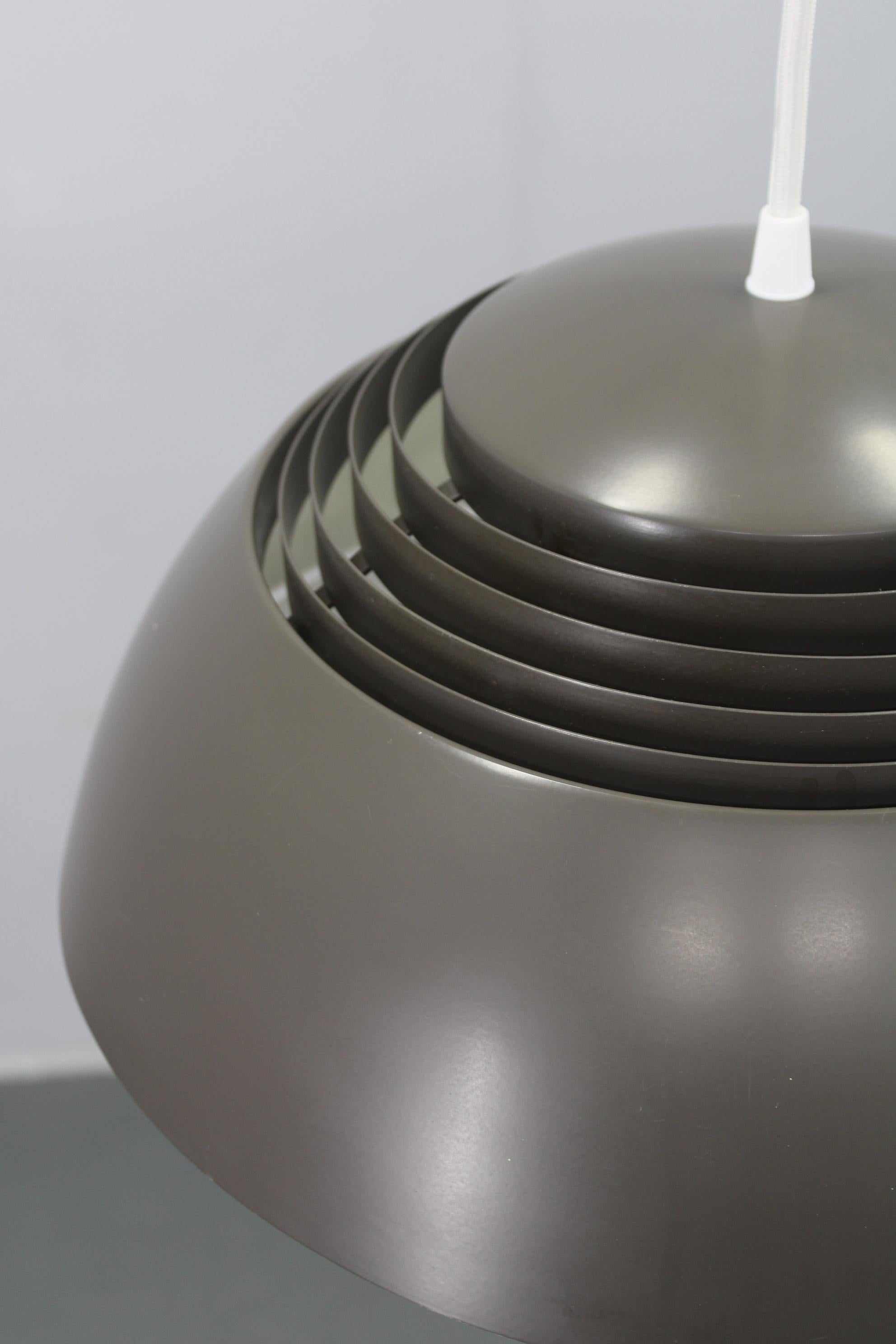Cromo Lampada a sospensione Arne Jacobsen del 1960 per Louis Poulsen, Danimarca in vendita