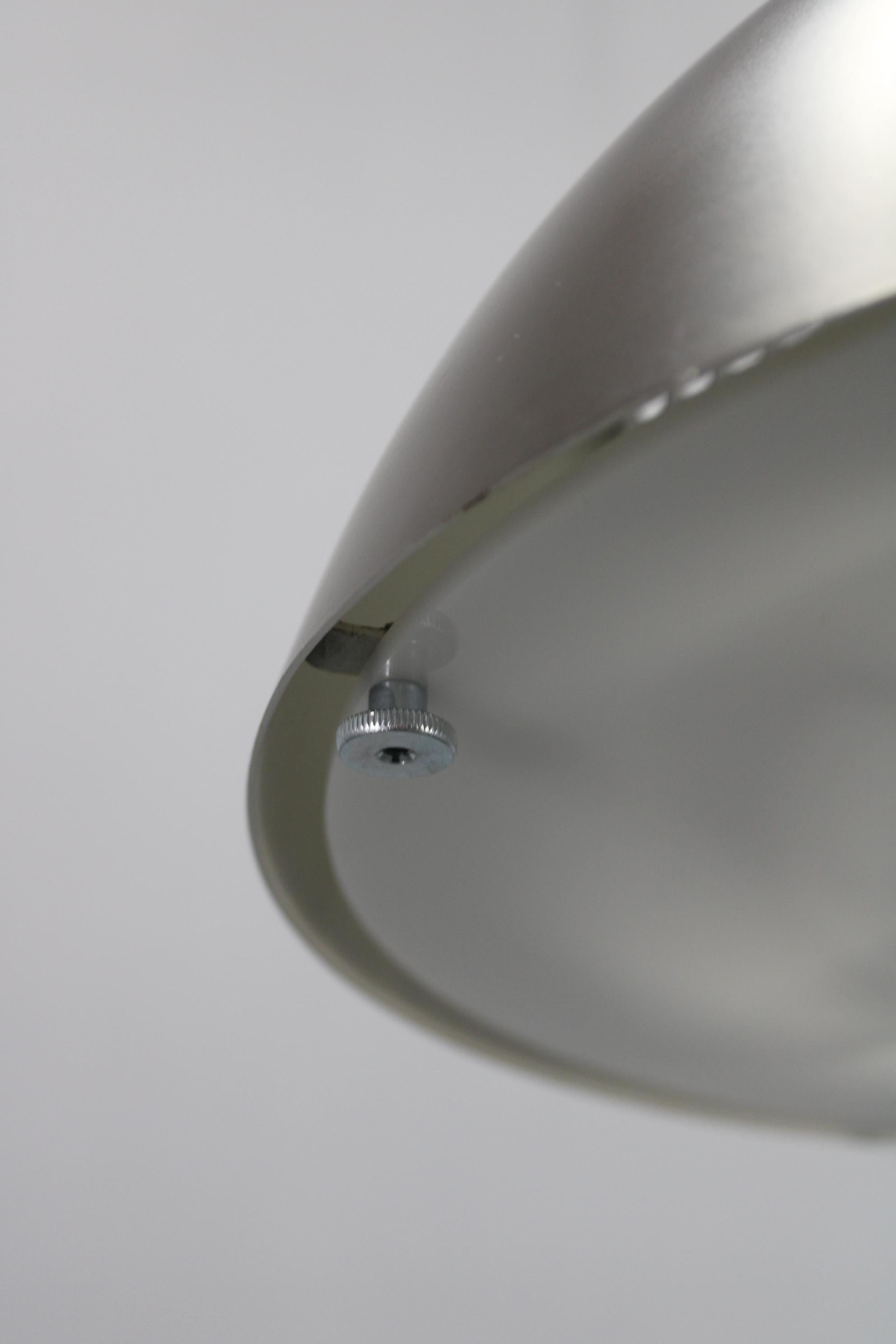 Lampada a sospensione Arne Jacobsen del 1960 per Louis Poulsen, Danimarca in vendita 1